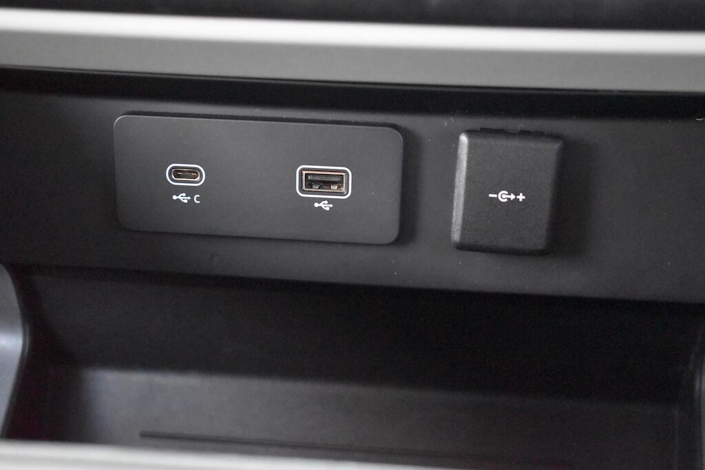 Land Rover Defender view 89