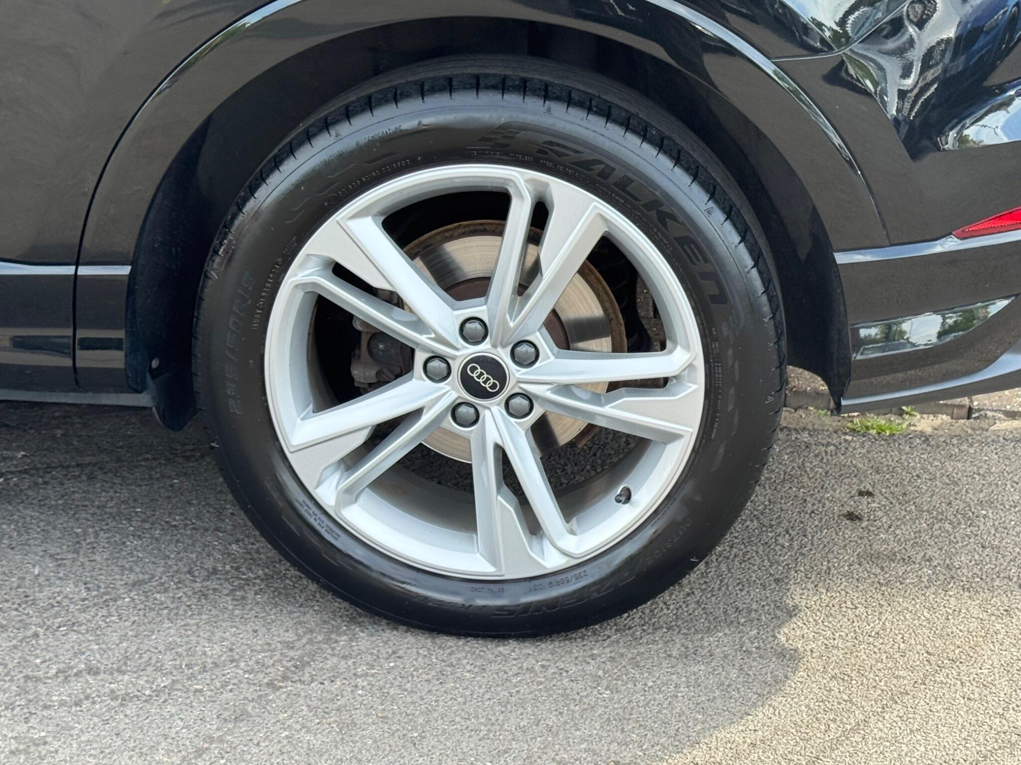 Audi Q3 view 34