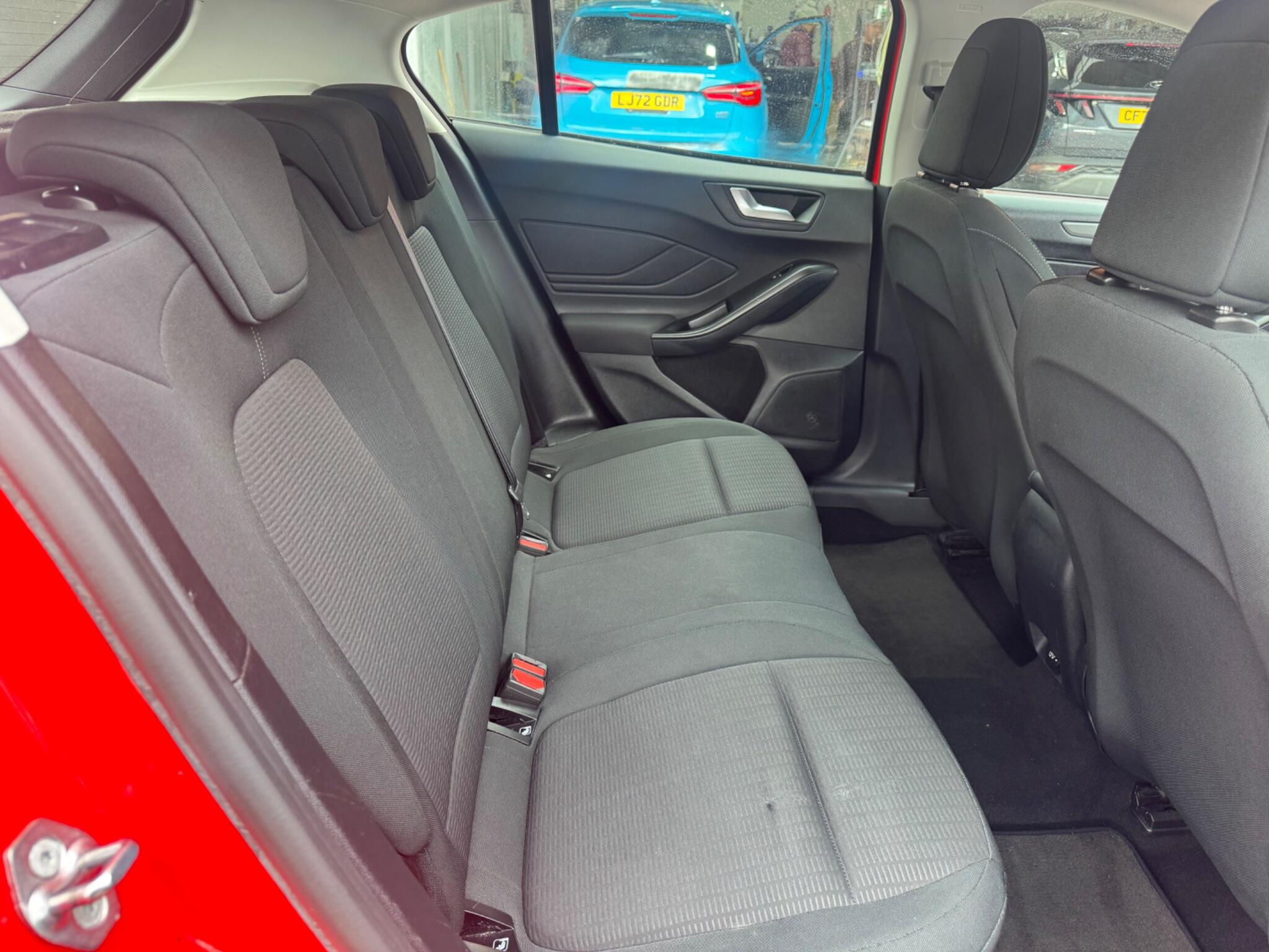 Ford Focus view 11