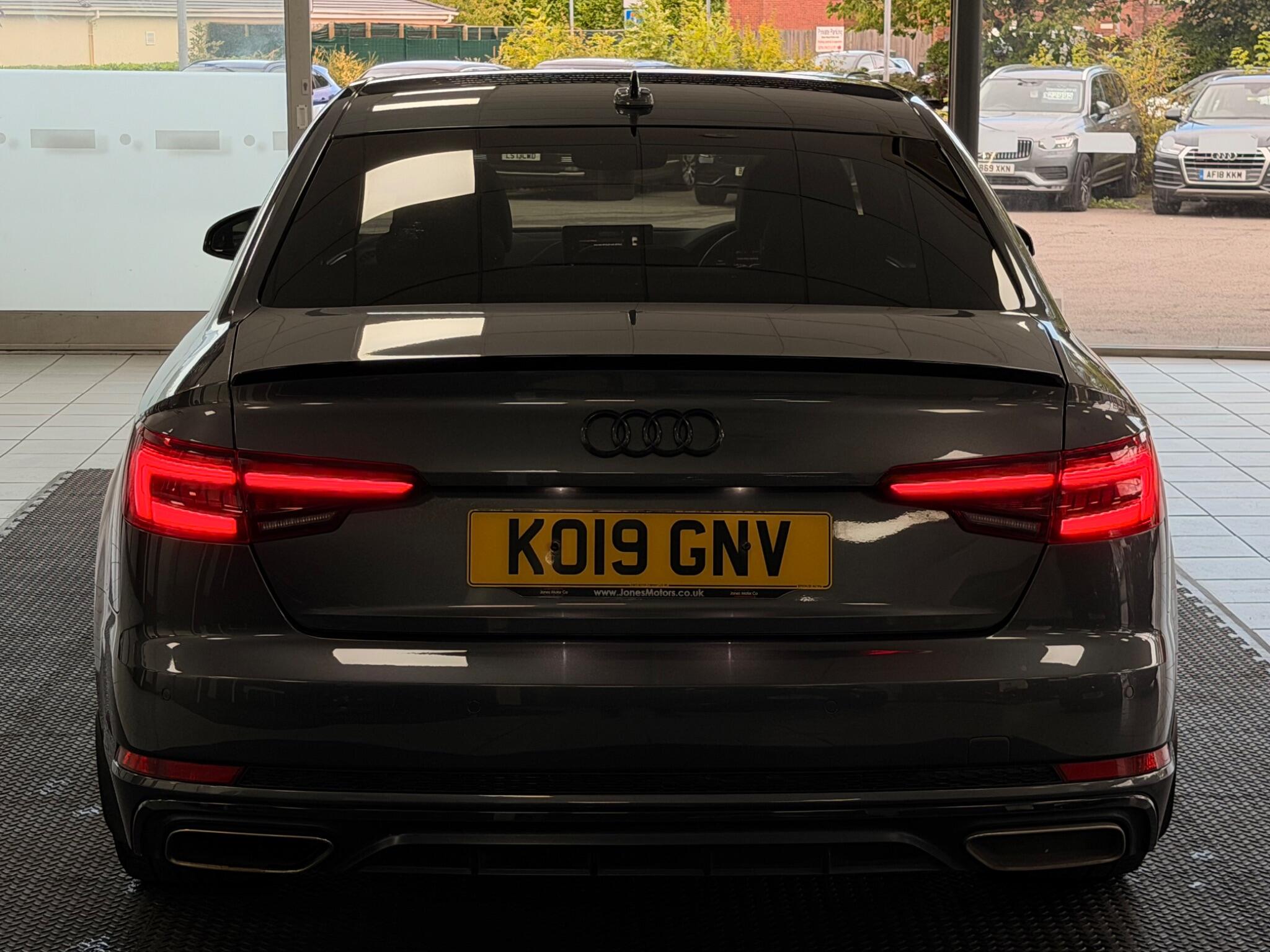 Audi A4 view 8