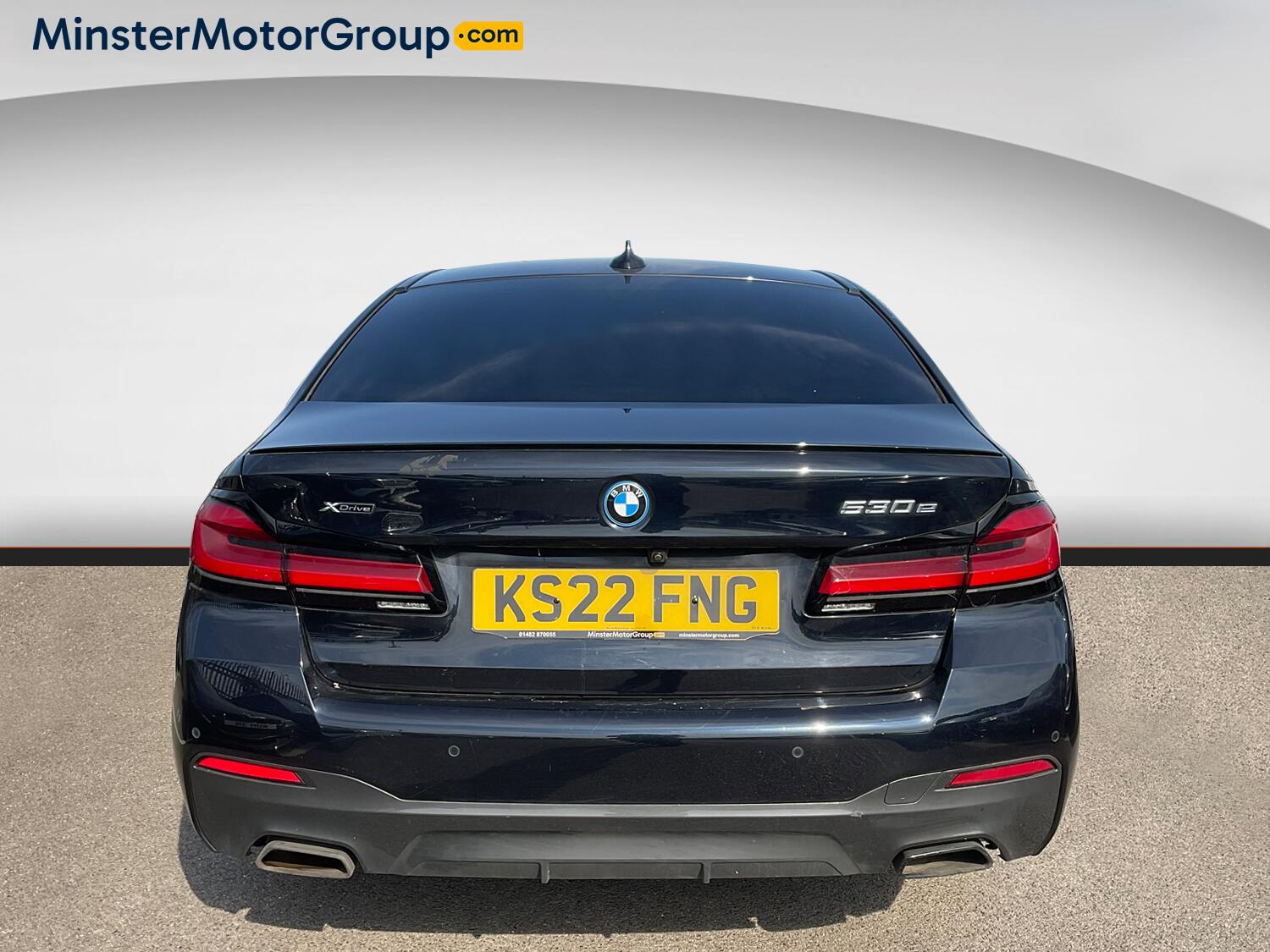 BMW 5 Series view 3
