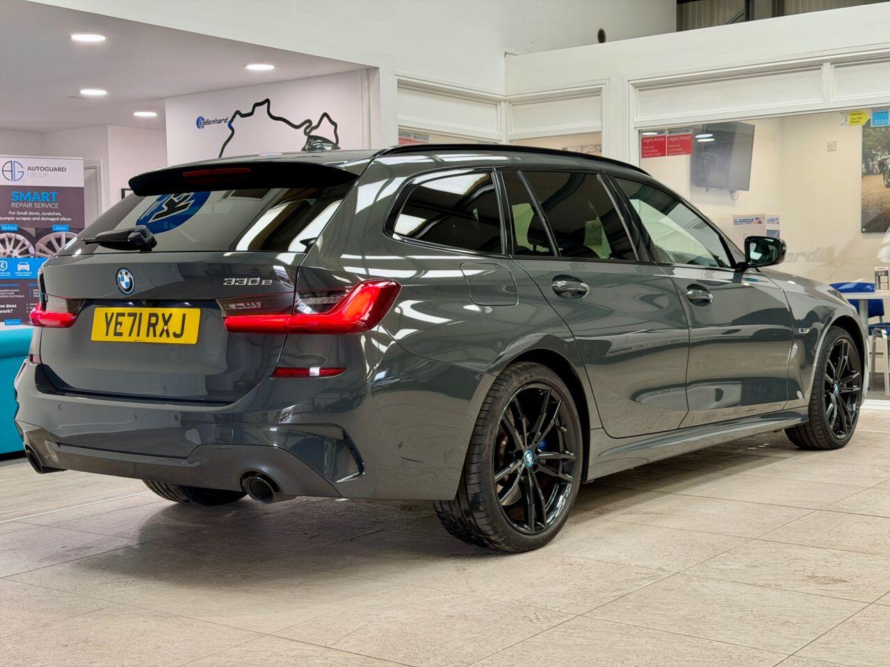 BMW 3 Series view 15