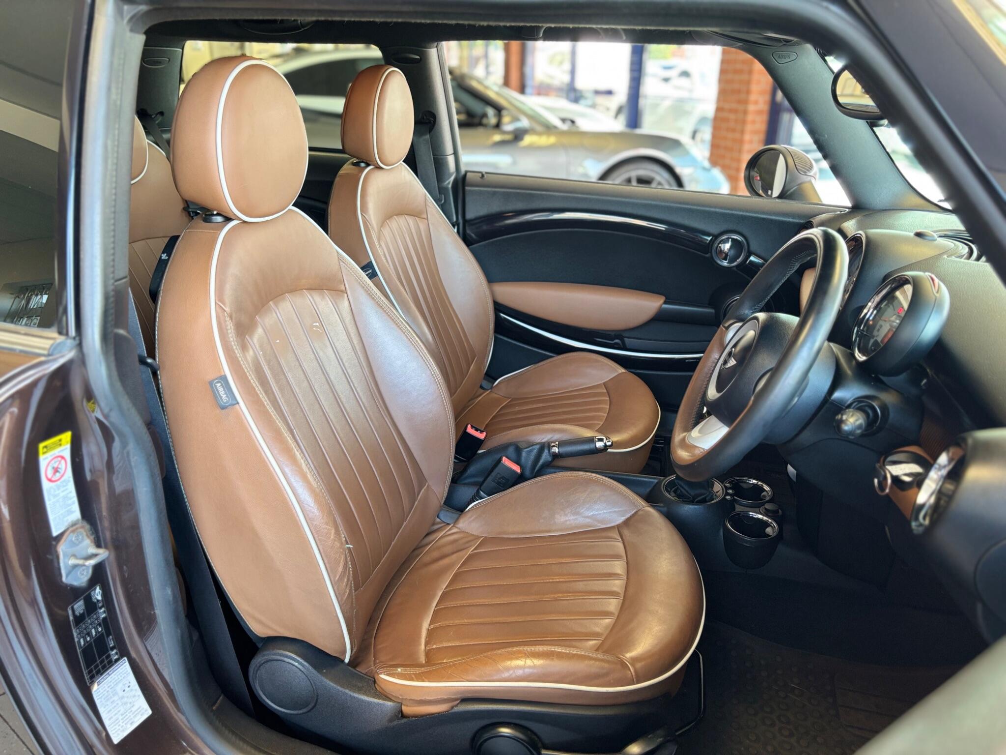 Mini Hatch view 13