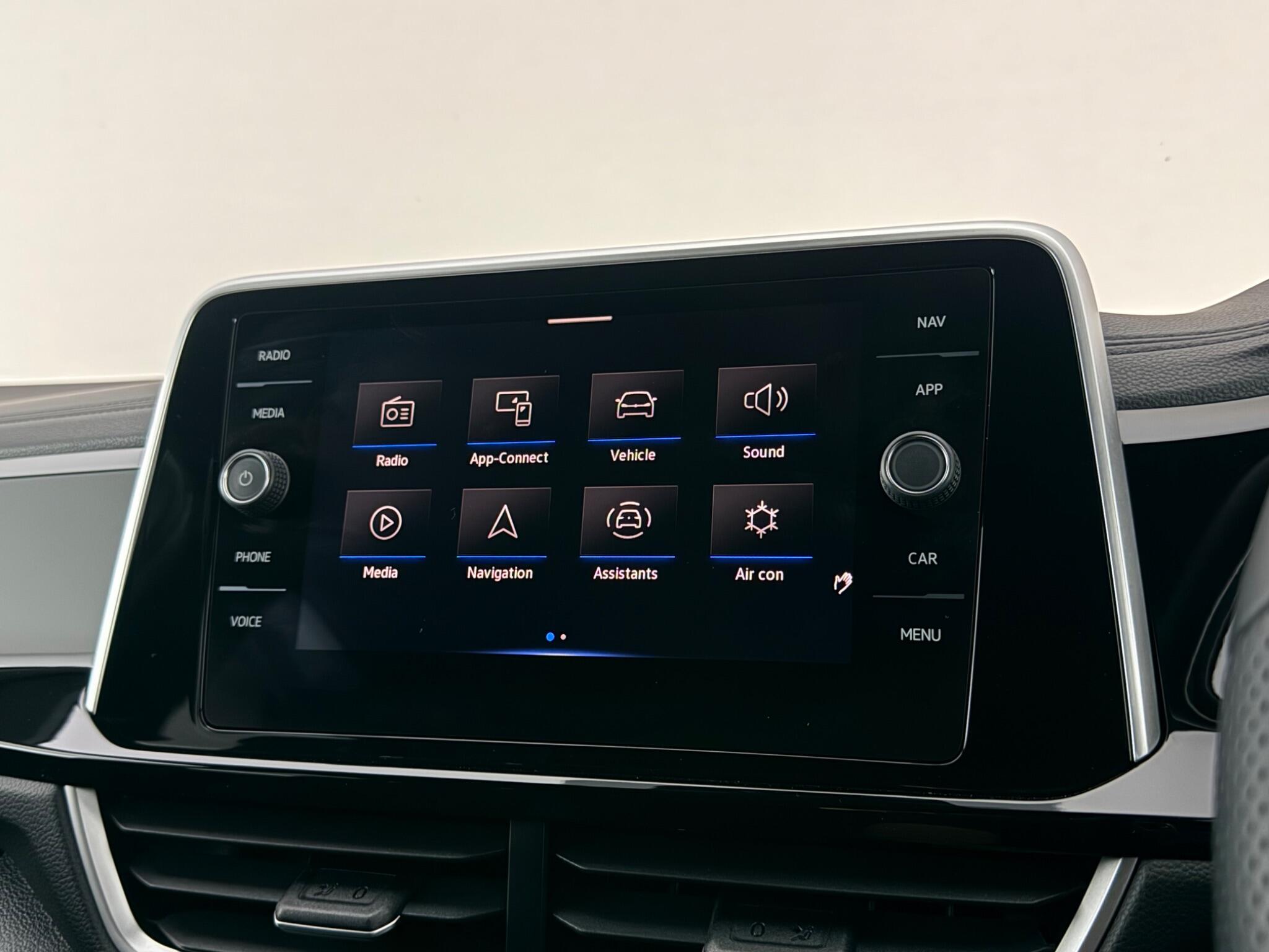 Volkswagen T-Roc view 29