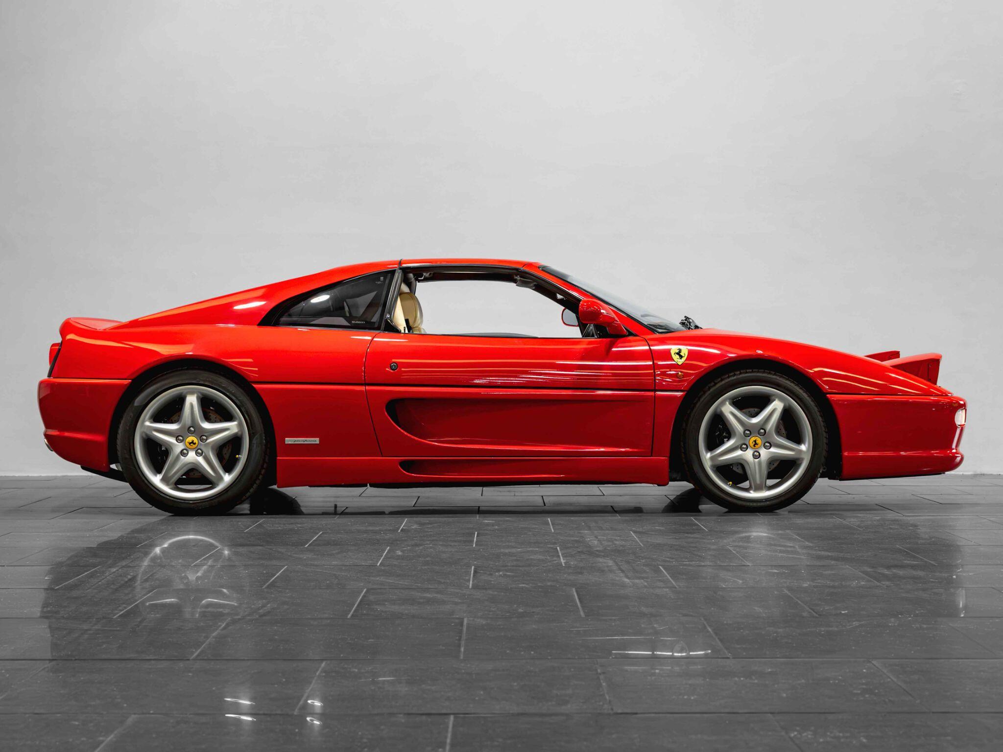 Ferrari F355 view 6