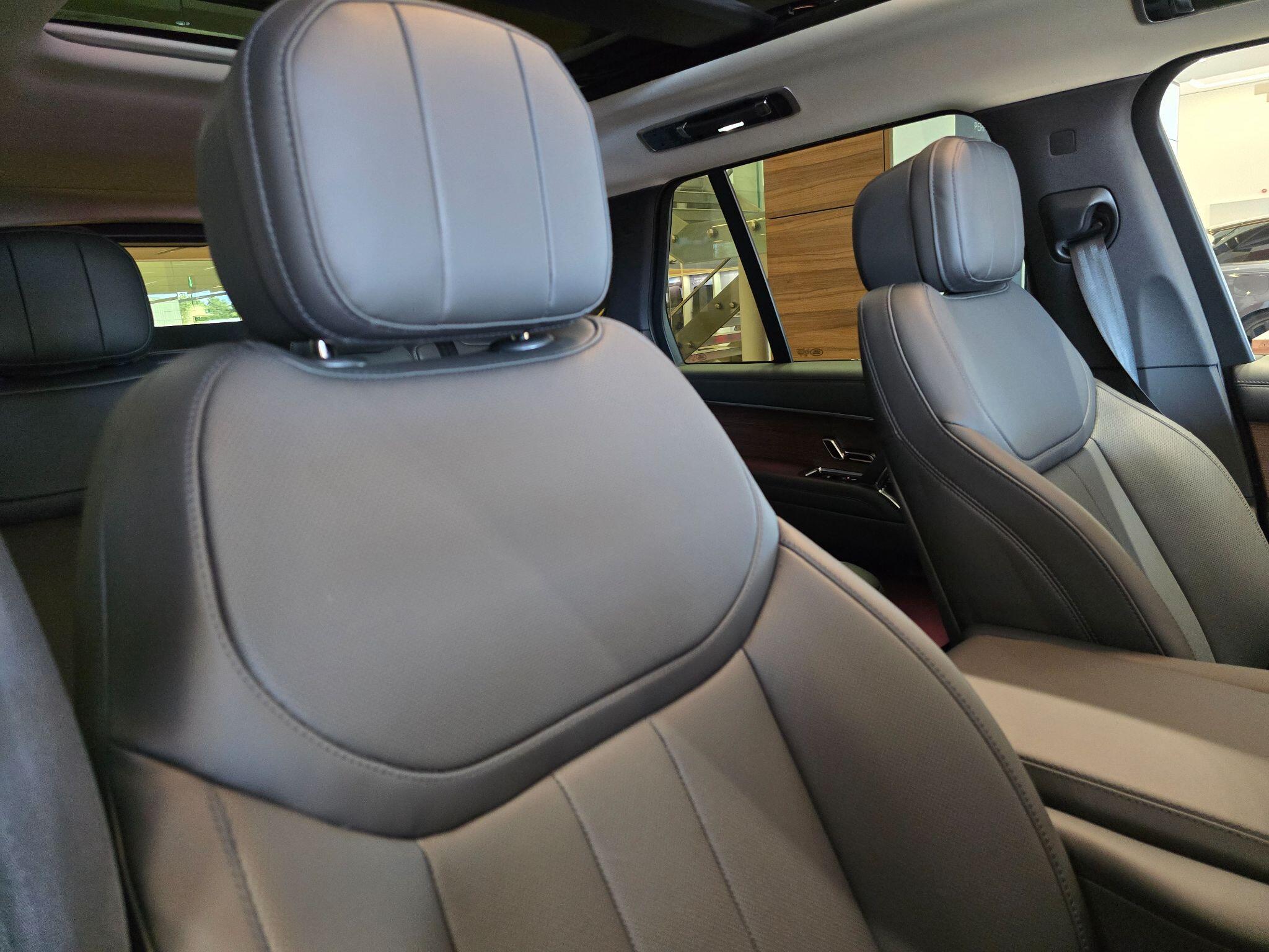 Land Rover Range Rover view 11