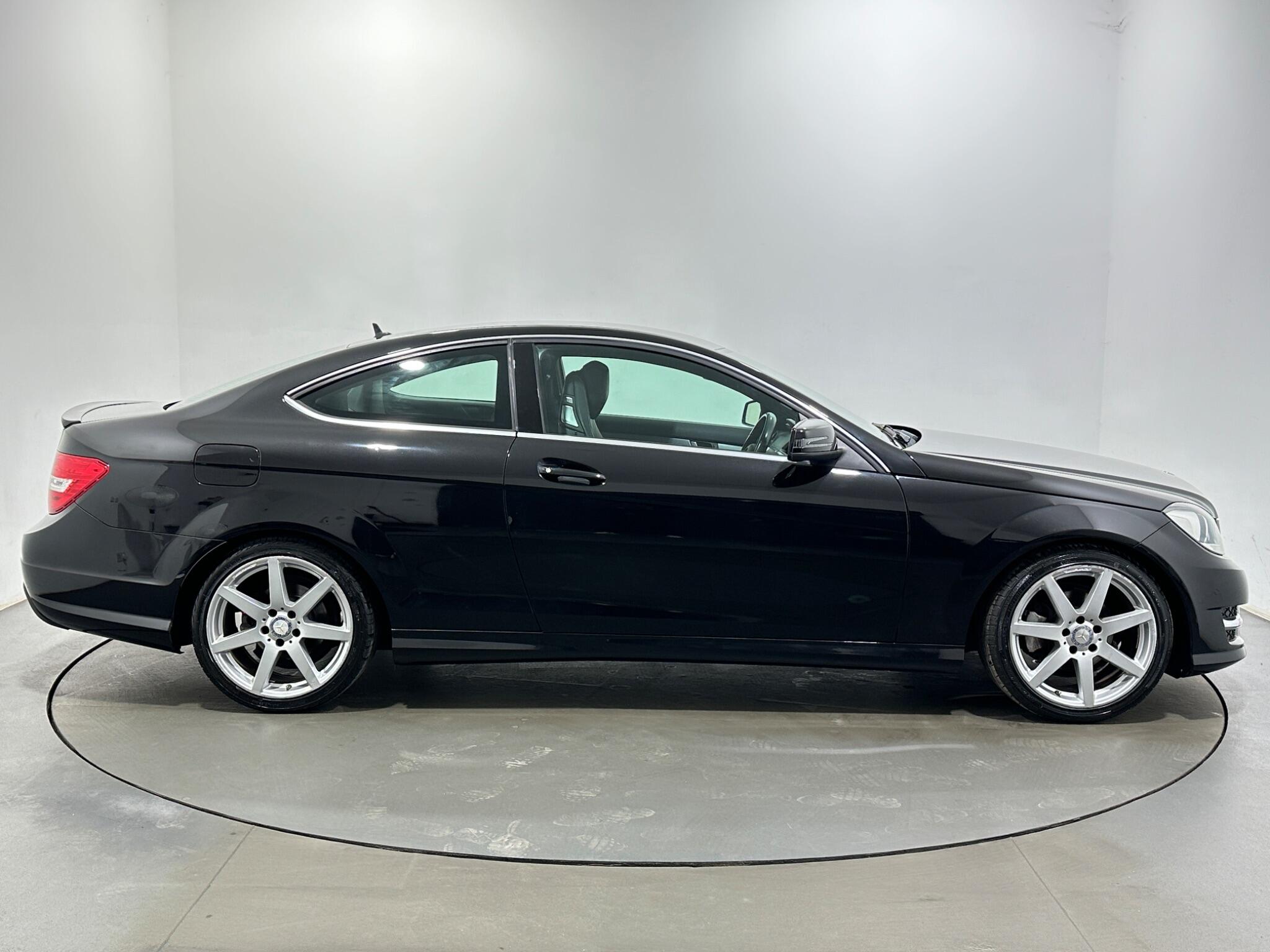 Mercedes-Benz C-Class view 9