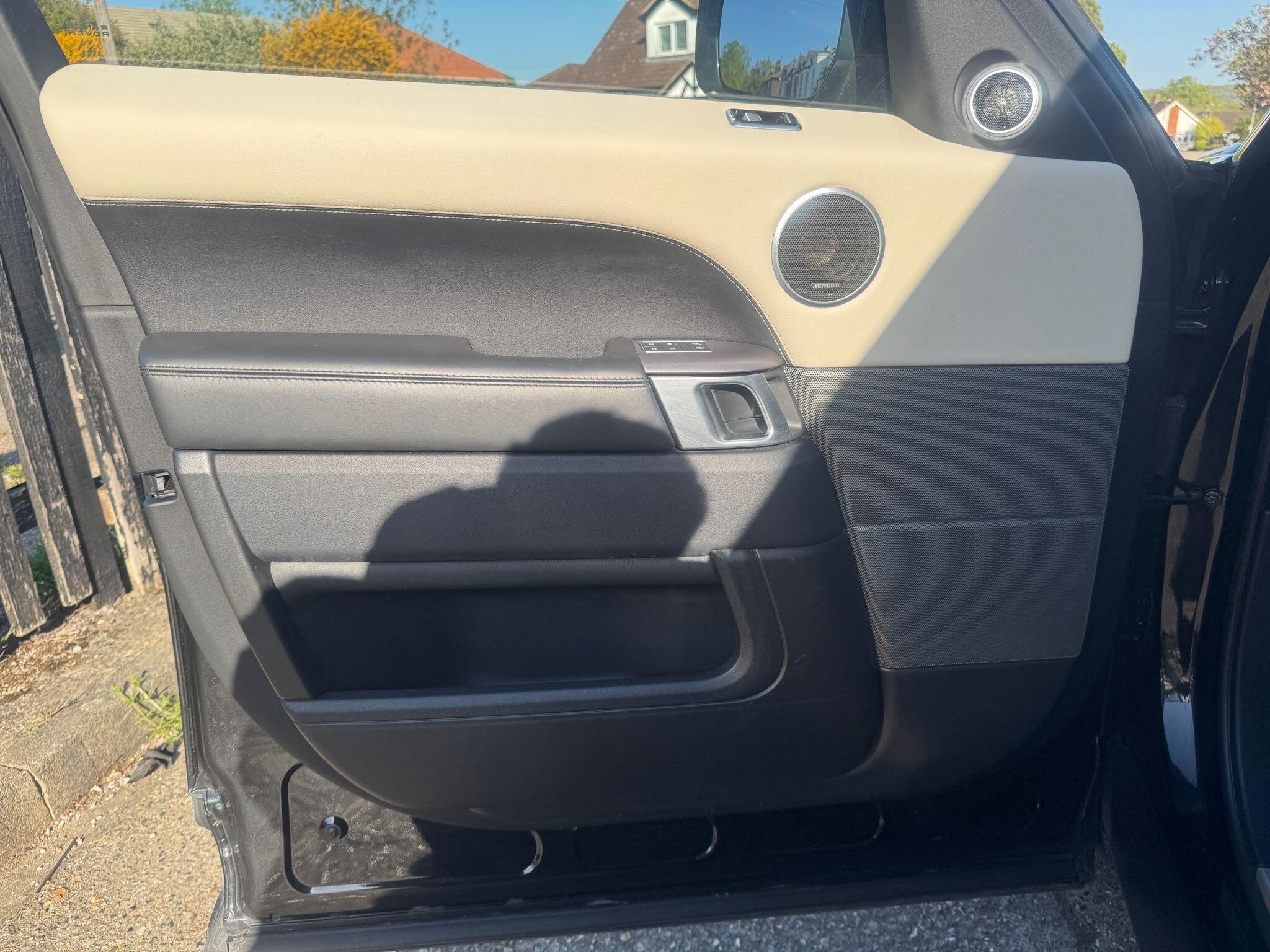 Land Rover Range Rover Sport view 30