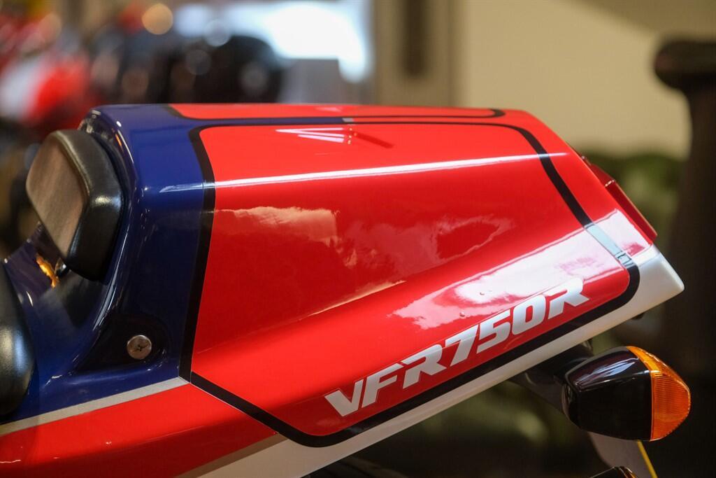 Honda VFR750 view 21