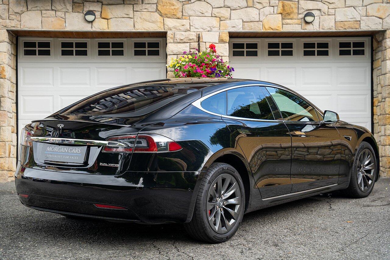 Tesla Model S view 15