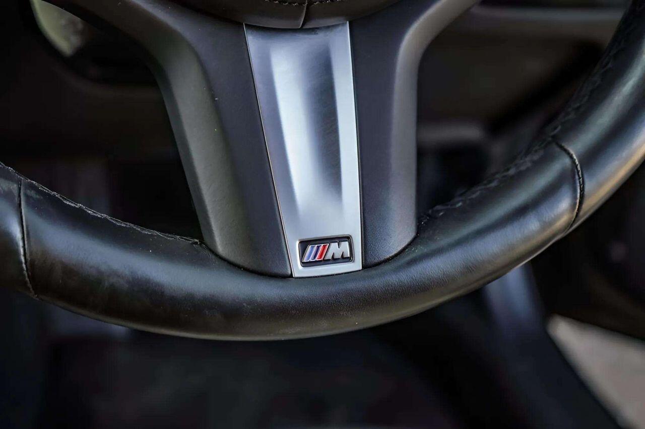 BMW 3 Series view 19