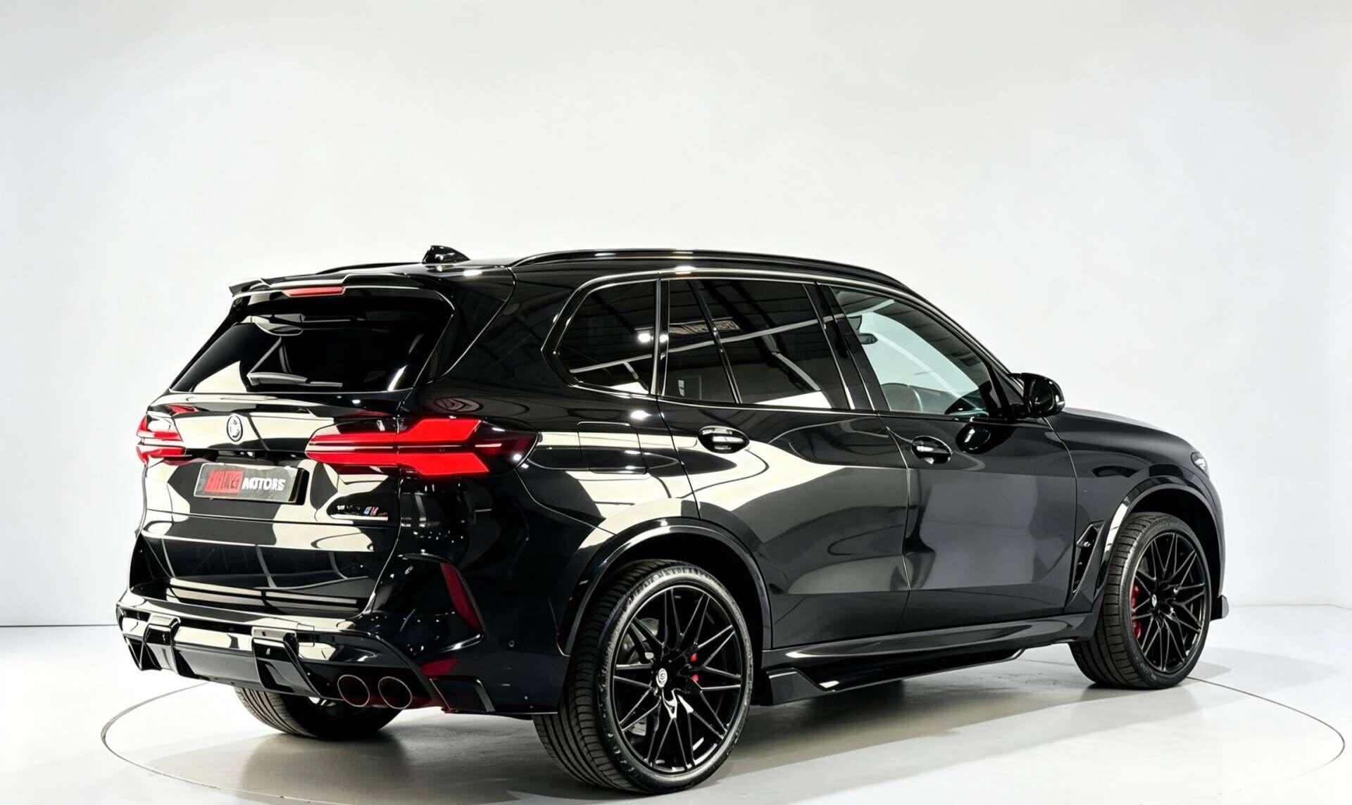 BMW X5 M view 12
