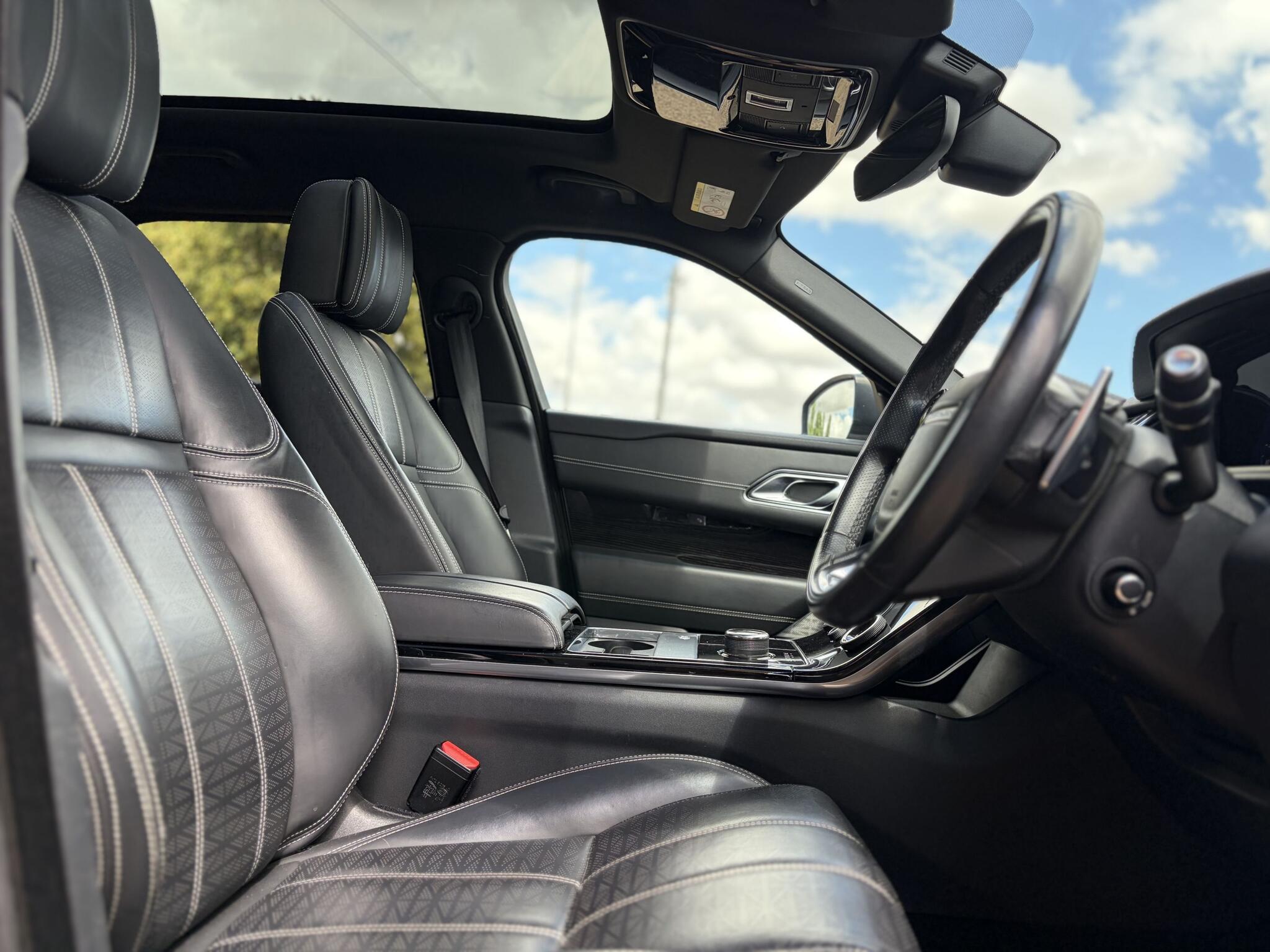 Land Rover Range Rover Velar view 14