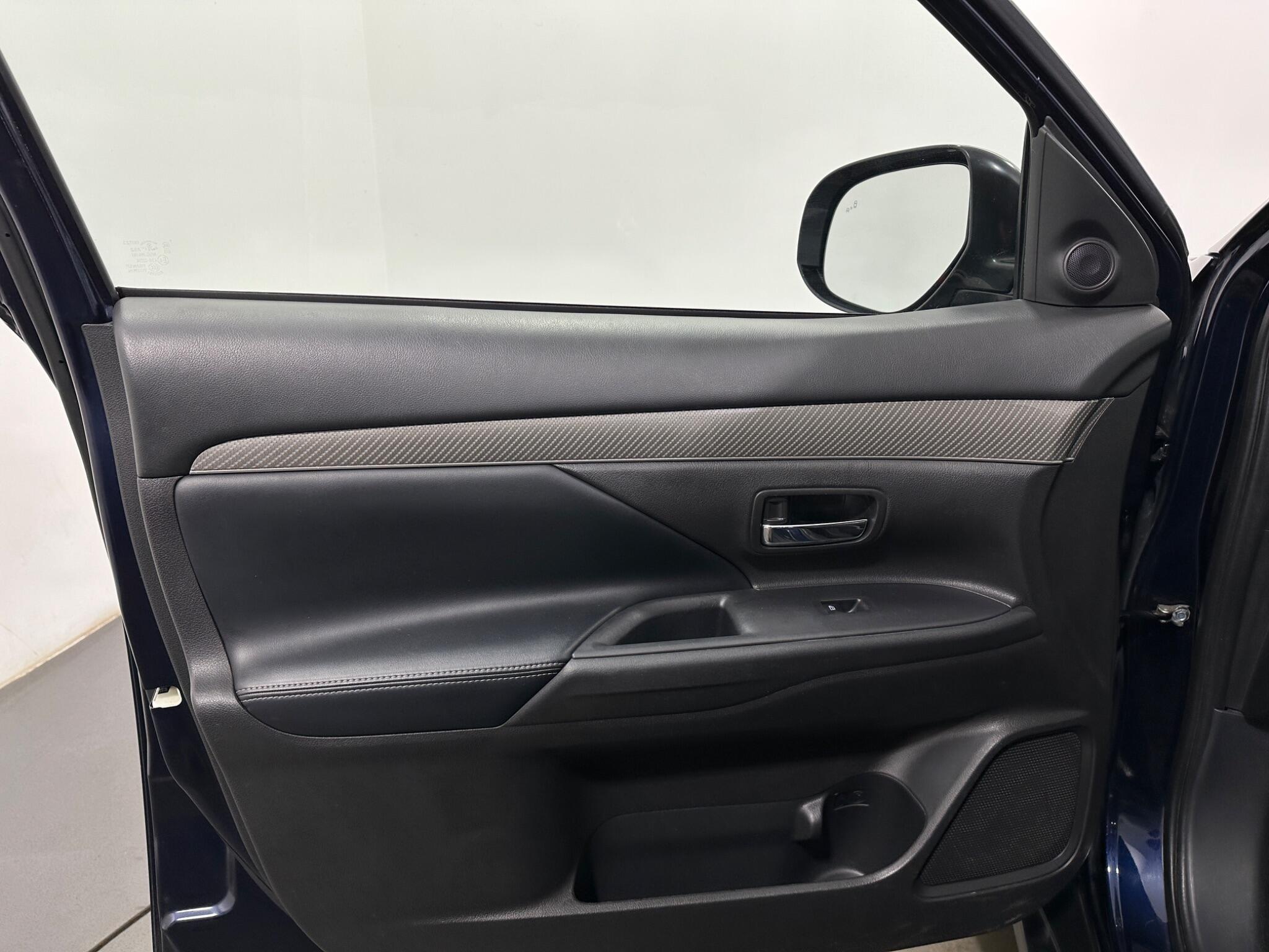 Mitsubishi Outlander view 36