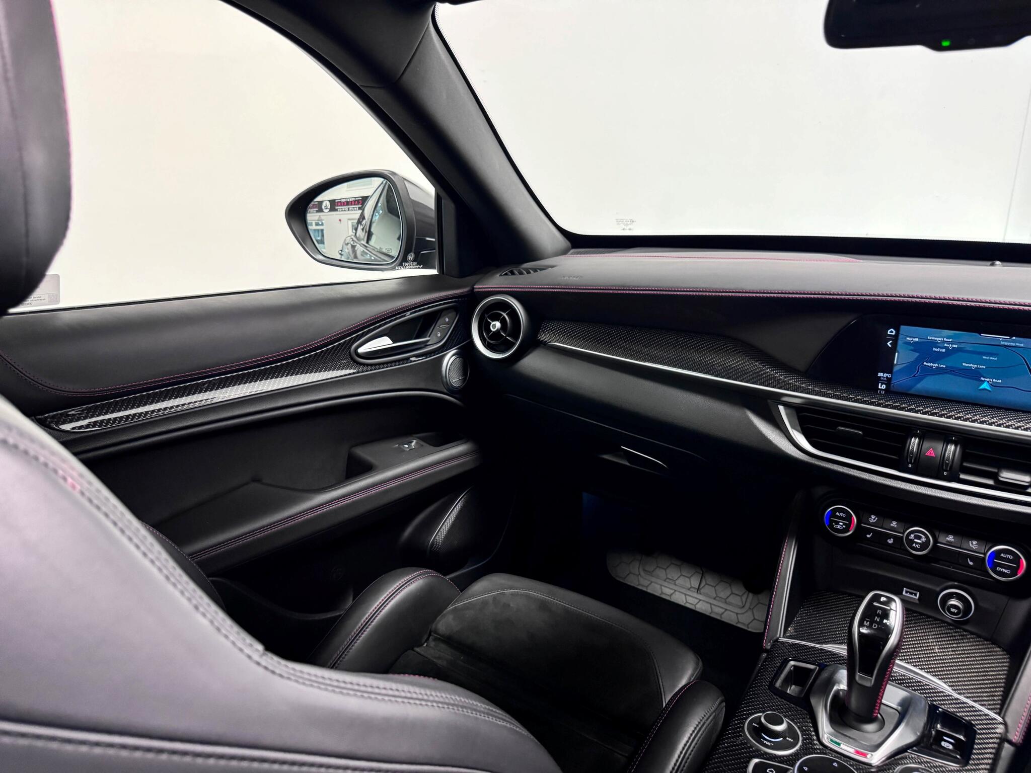 Alfa Romeo Stelvio view 29