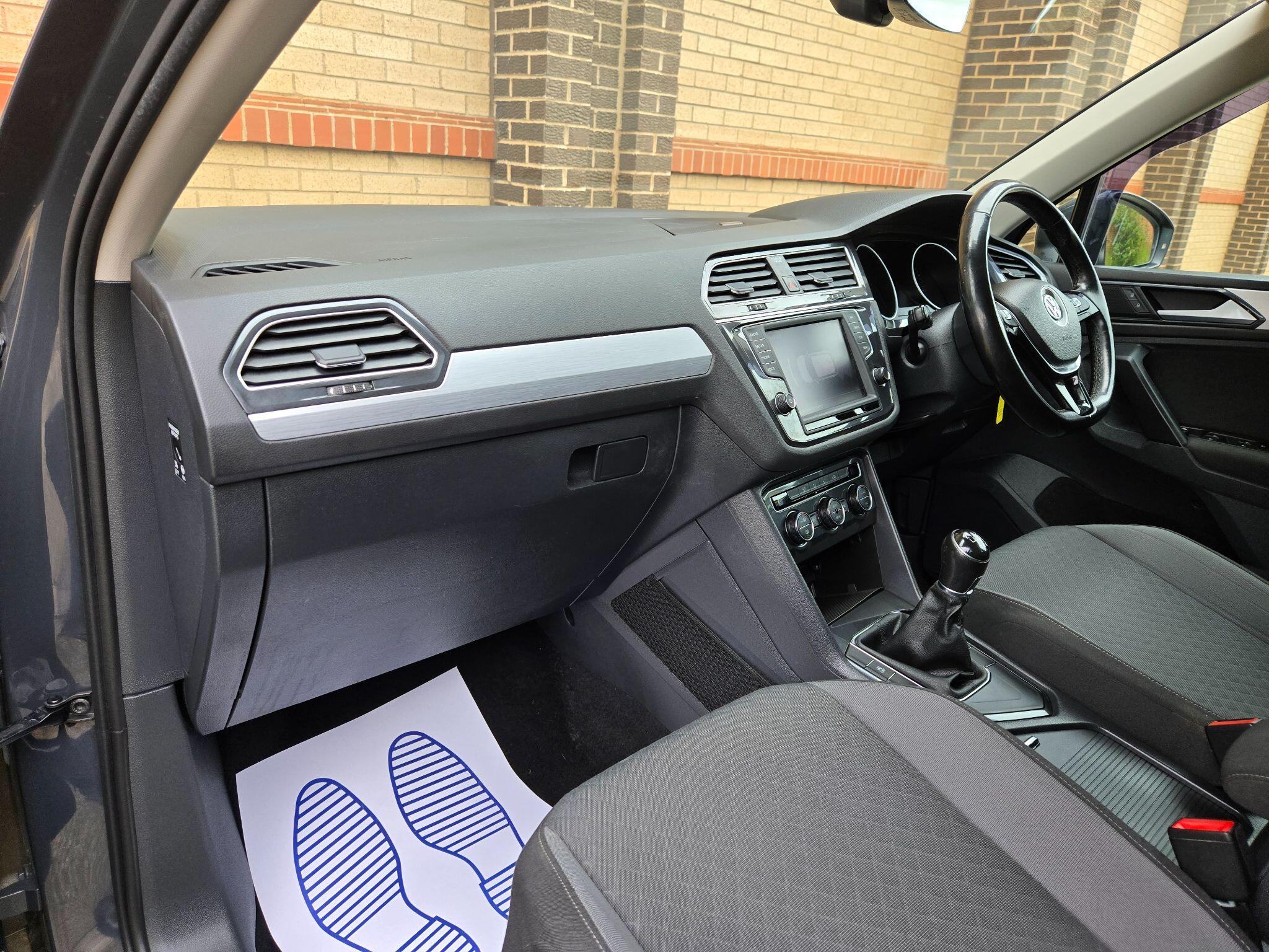 2017 Volkswagen Tiguan 2.0 TDI BlueMotion Tech SE Navigation Euro 6 (s/s) 5dr • 57,000 miles image 8