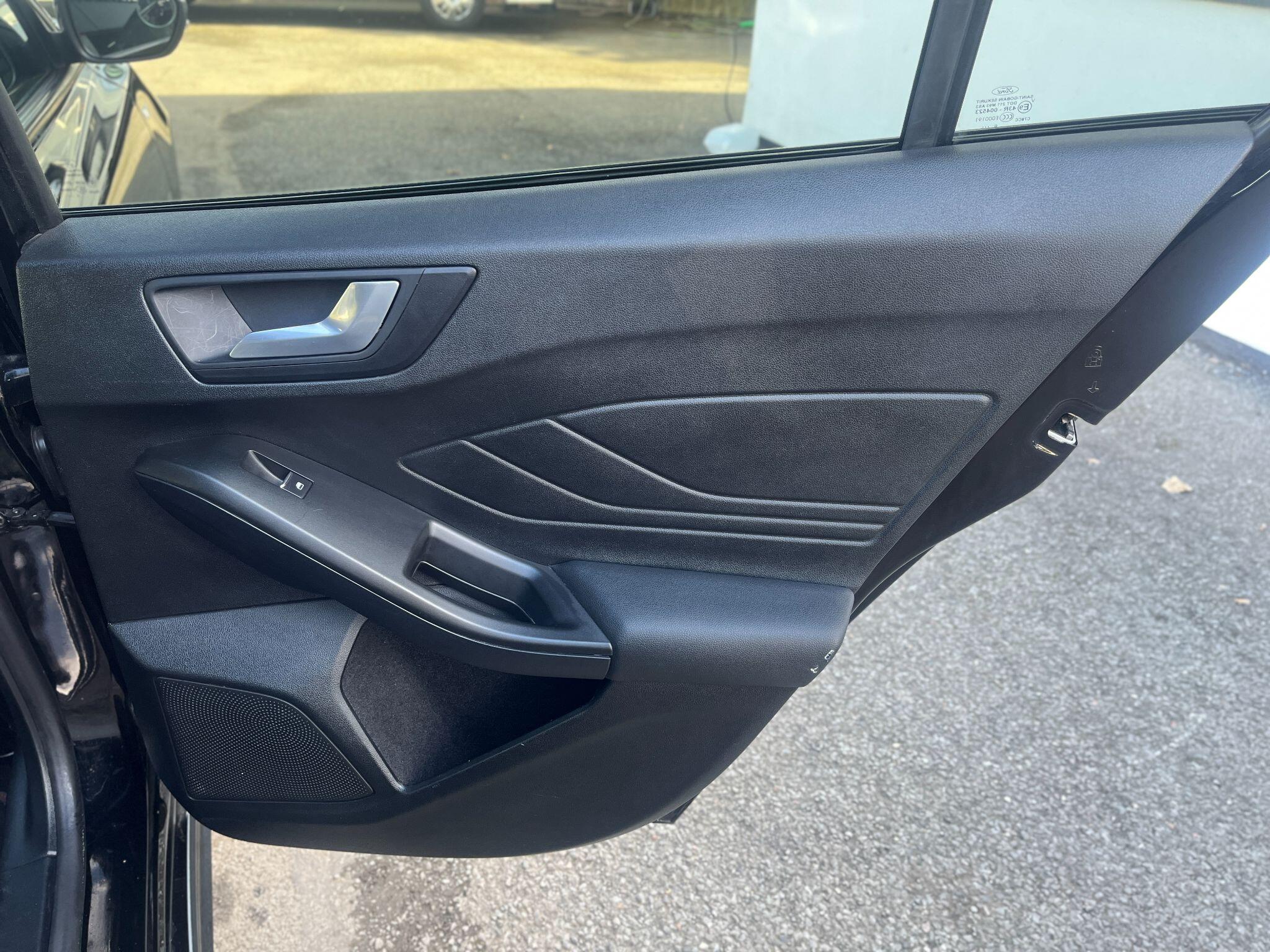 Ford Focus view 25