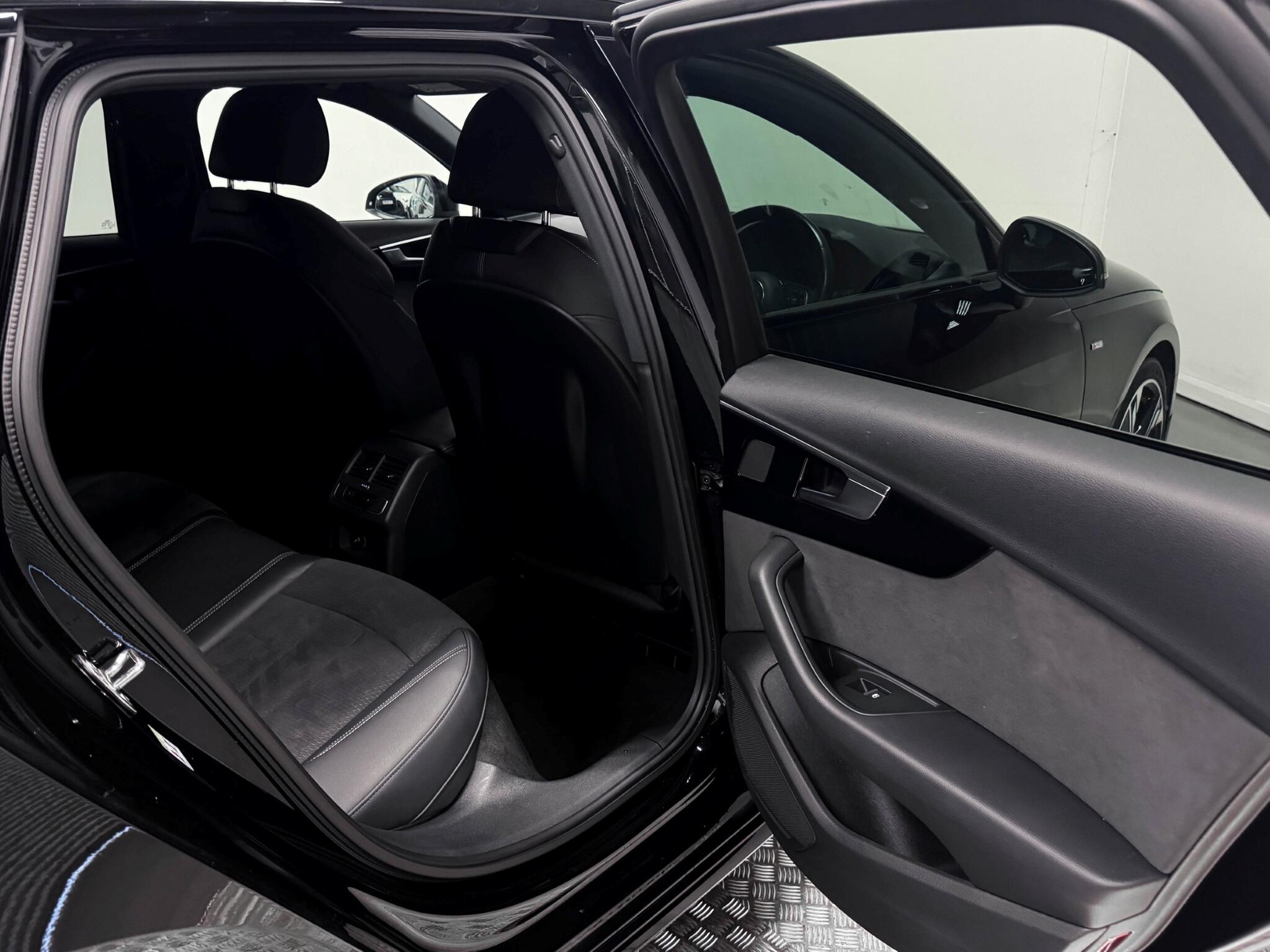 Audi A4 view 9