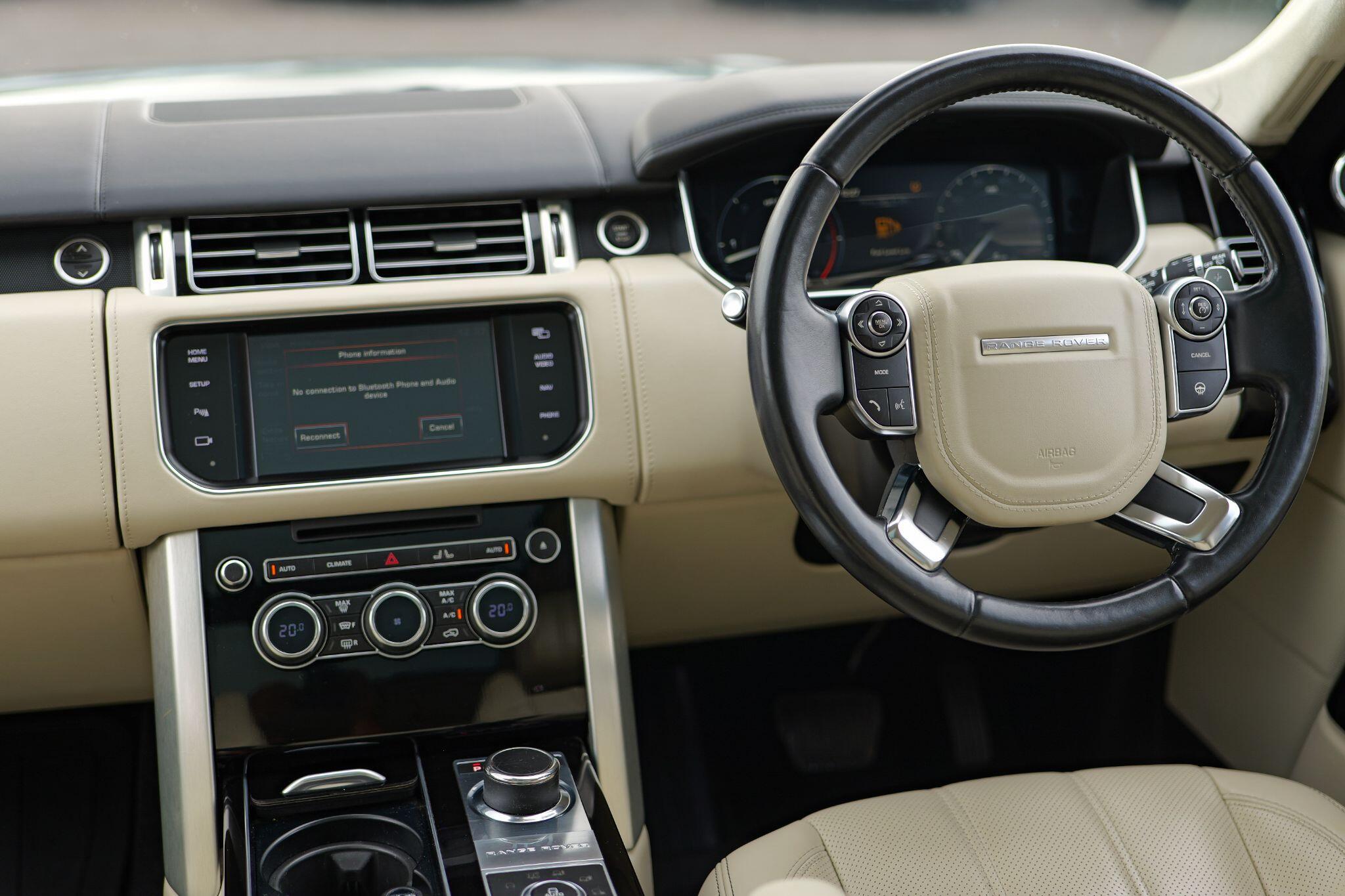 Land Rover Range Rover view 15