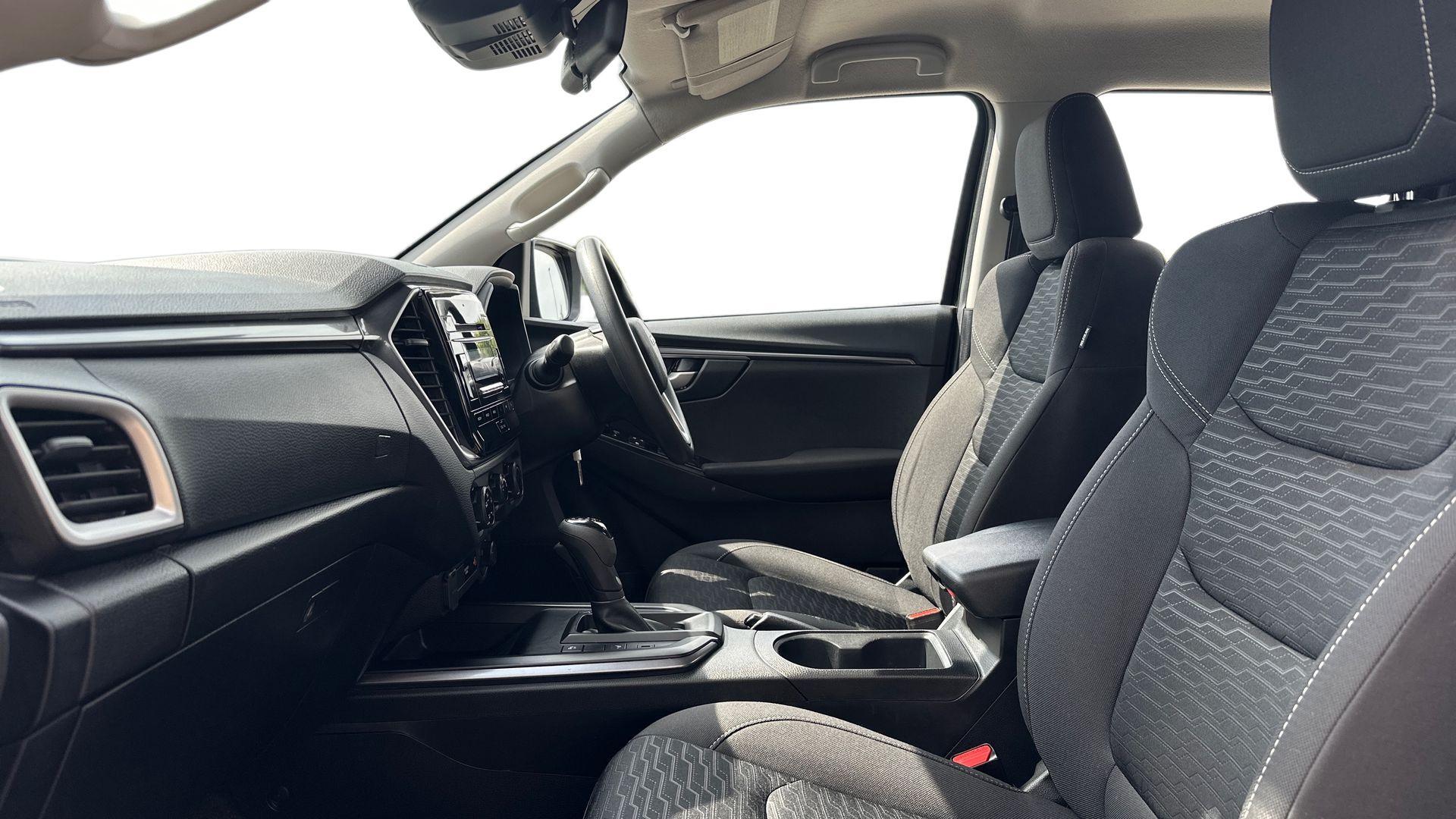 Isuzu D-Max view 3
