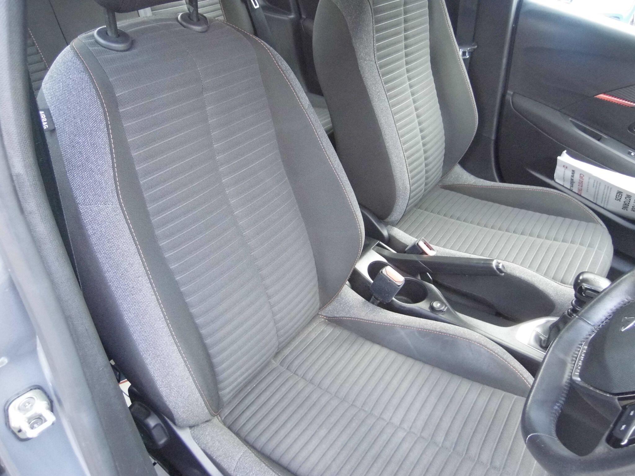 Peugeot 208 view 24