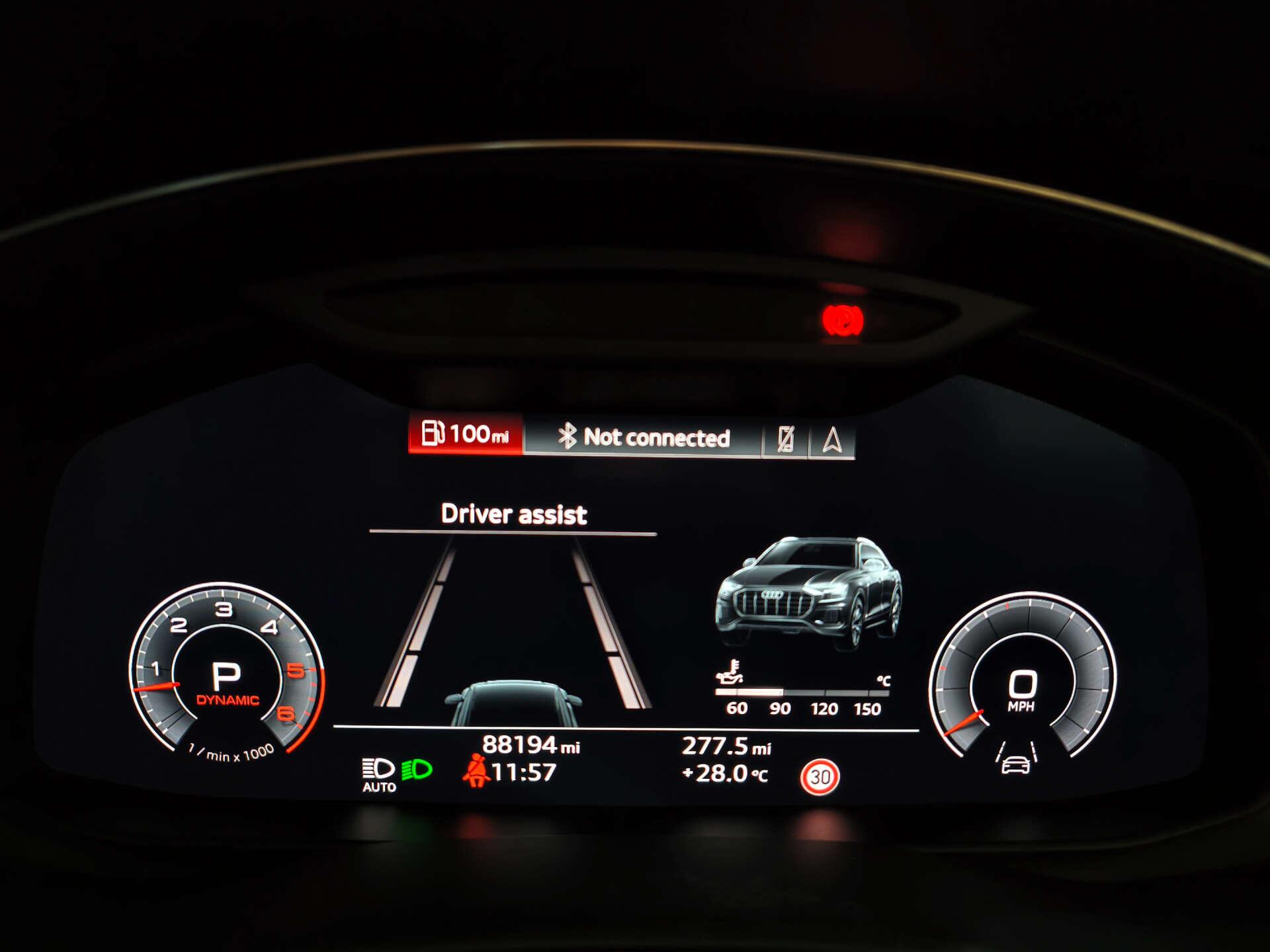 Audi Q8 view 24