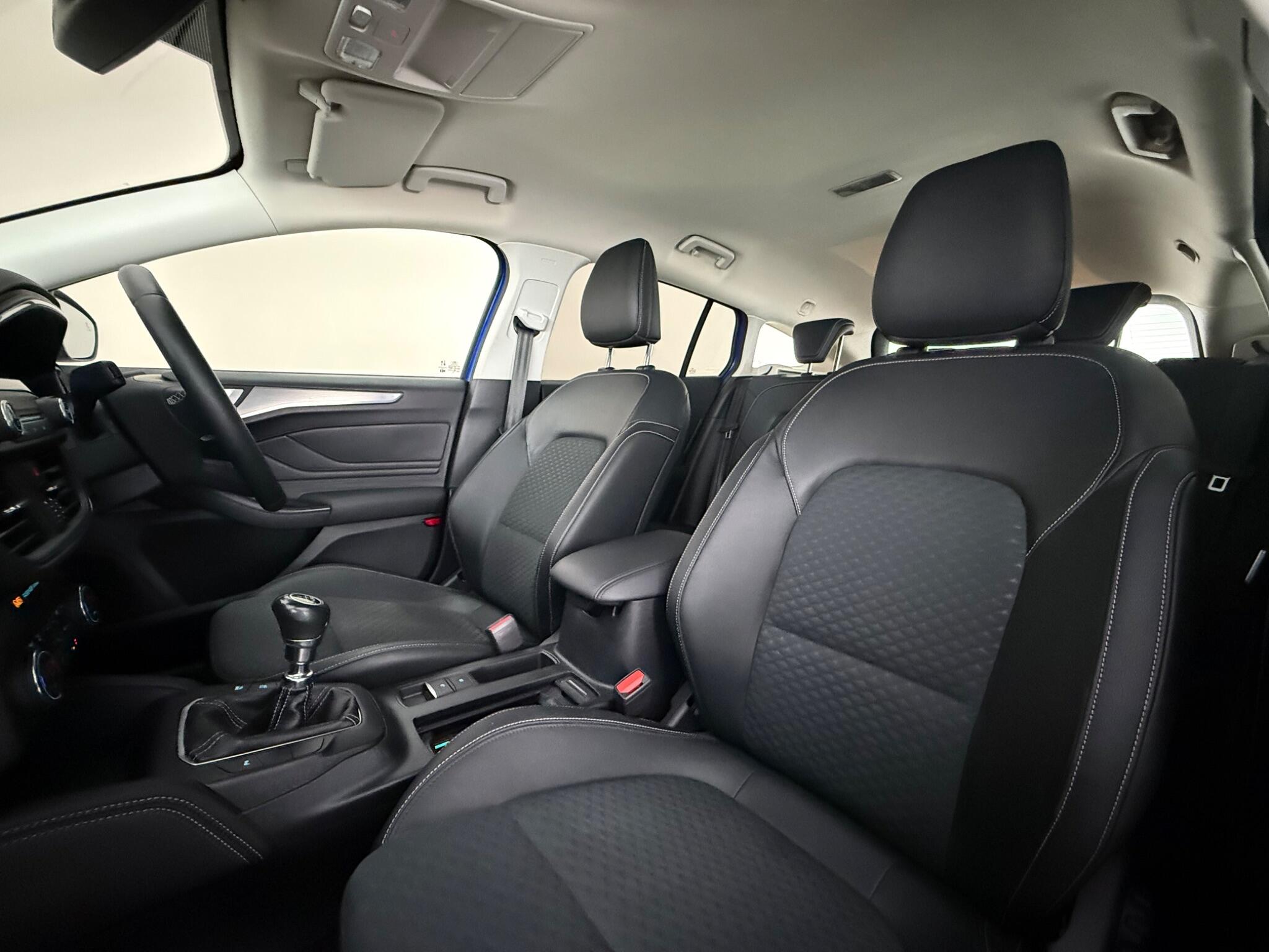 Ford Focus view 29