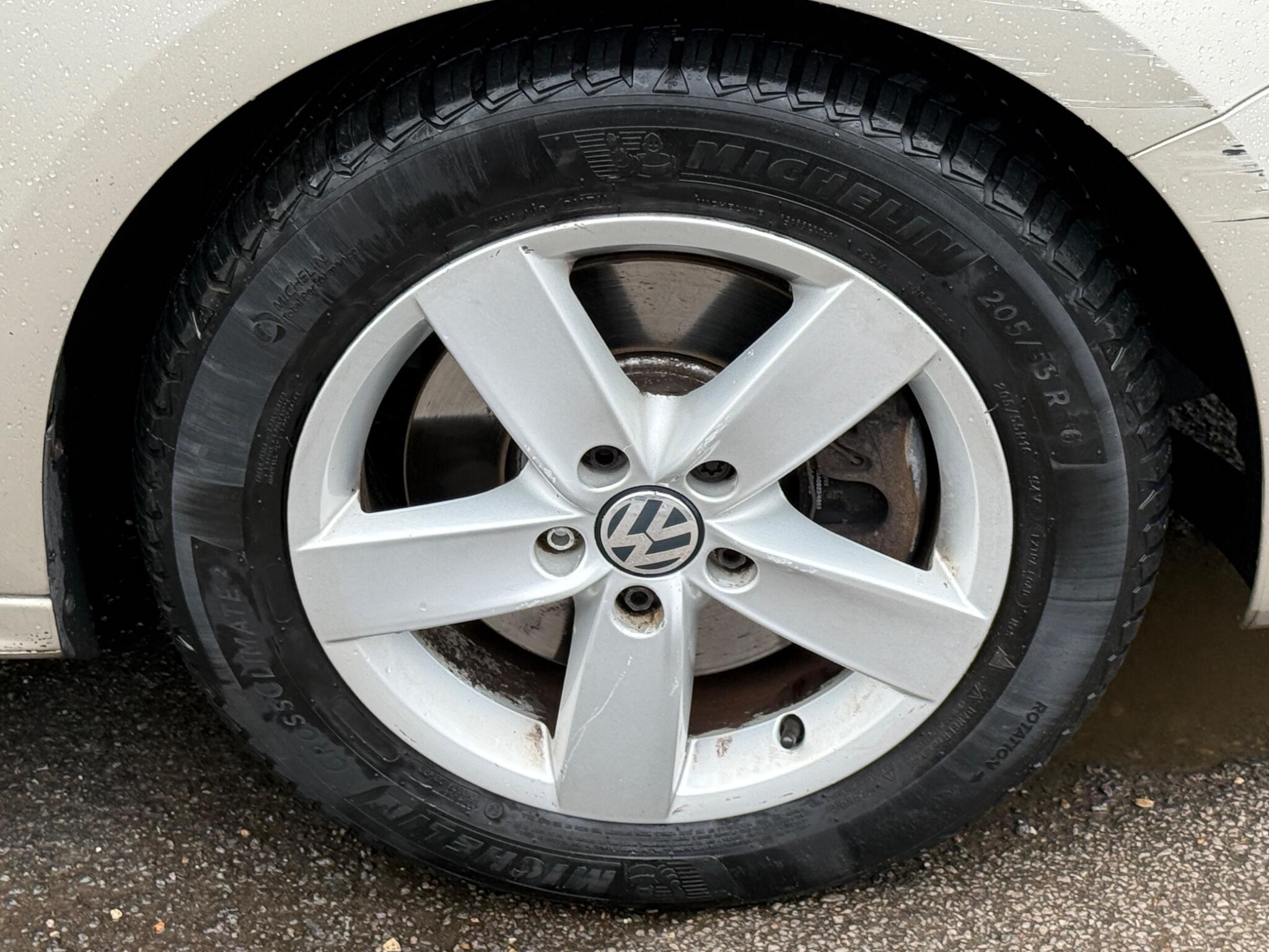 Volkswagen Jetta - Image 28