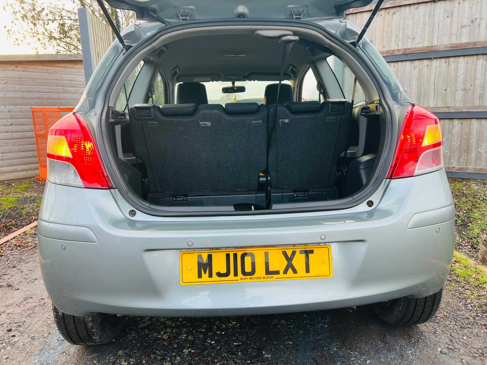 2010 Toyota Yaris 1.33 Dual VVT-i TR Euro 4 (s/s) 3dr • 91,593 miles image 17