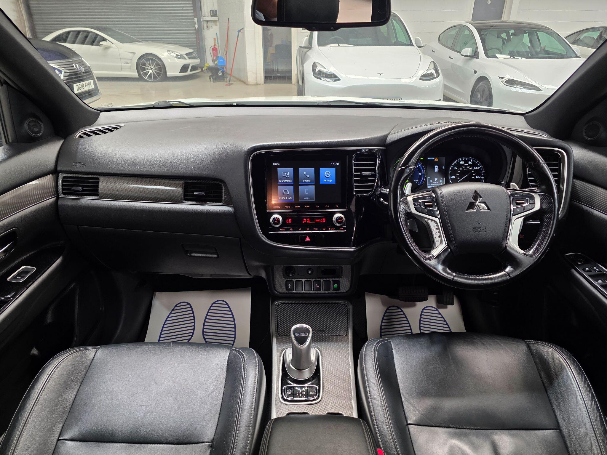 Mitsubishi Outlander view 5