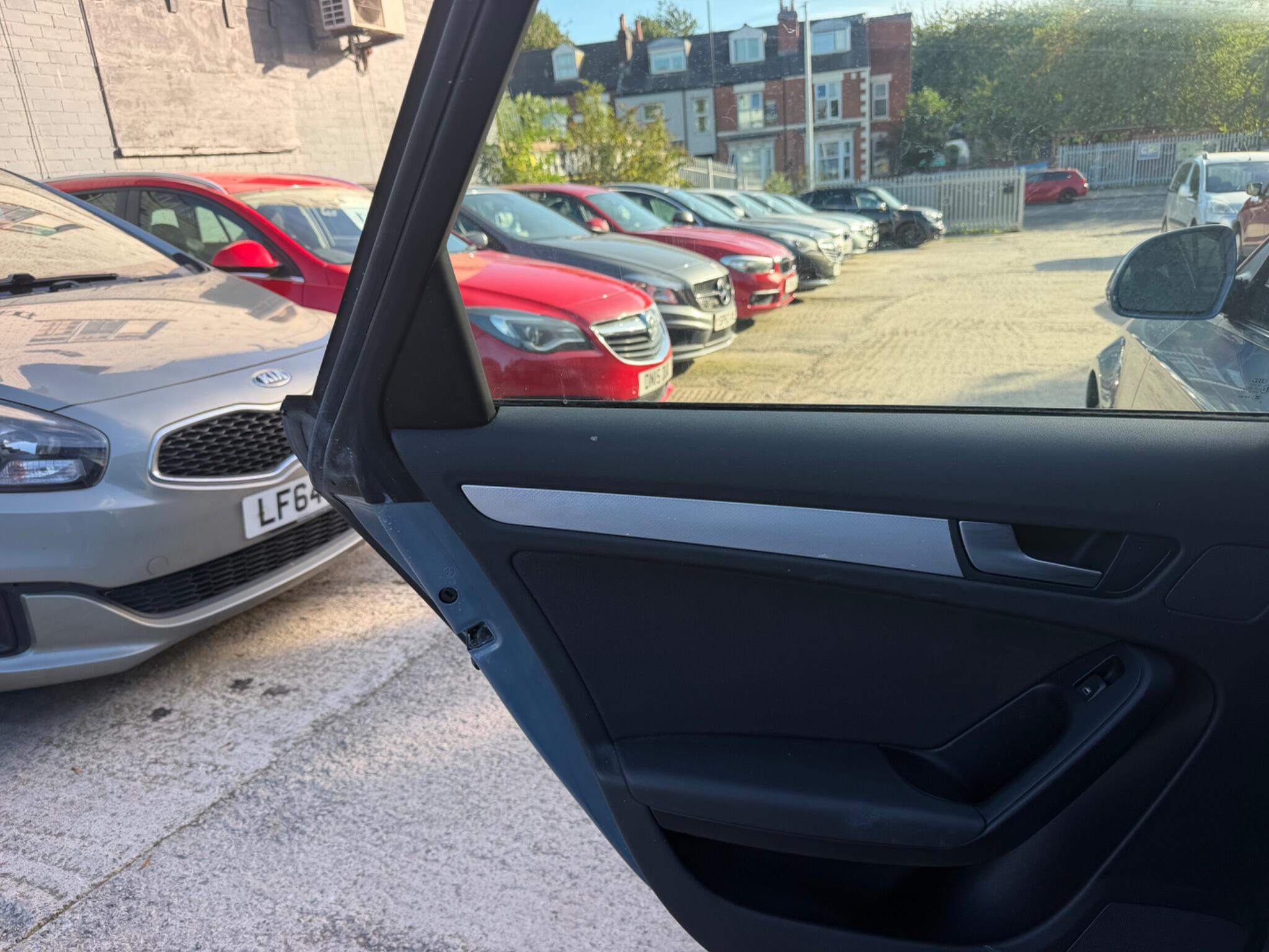 Audi A4 view 24
