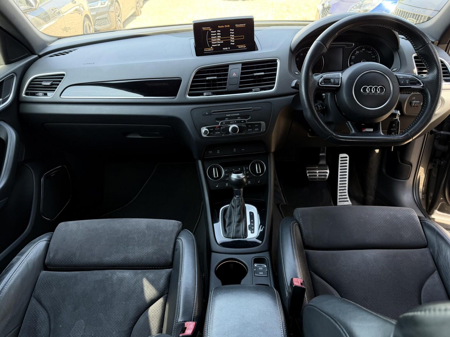 Audi Q3 view 15