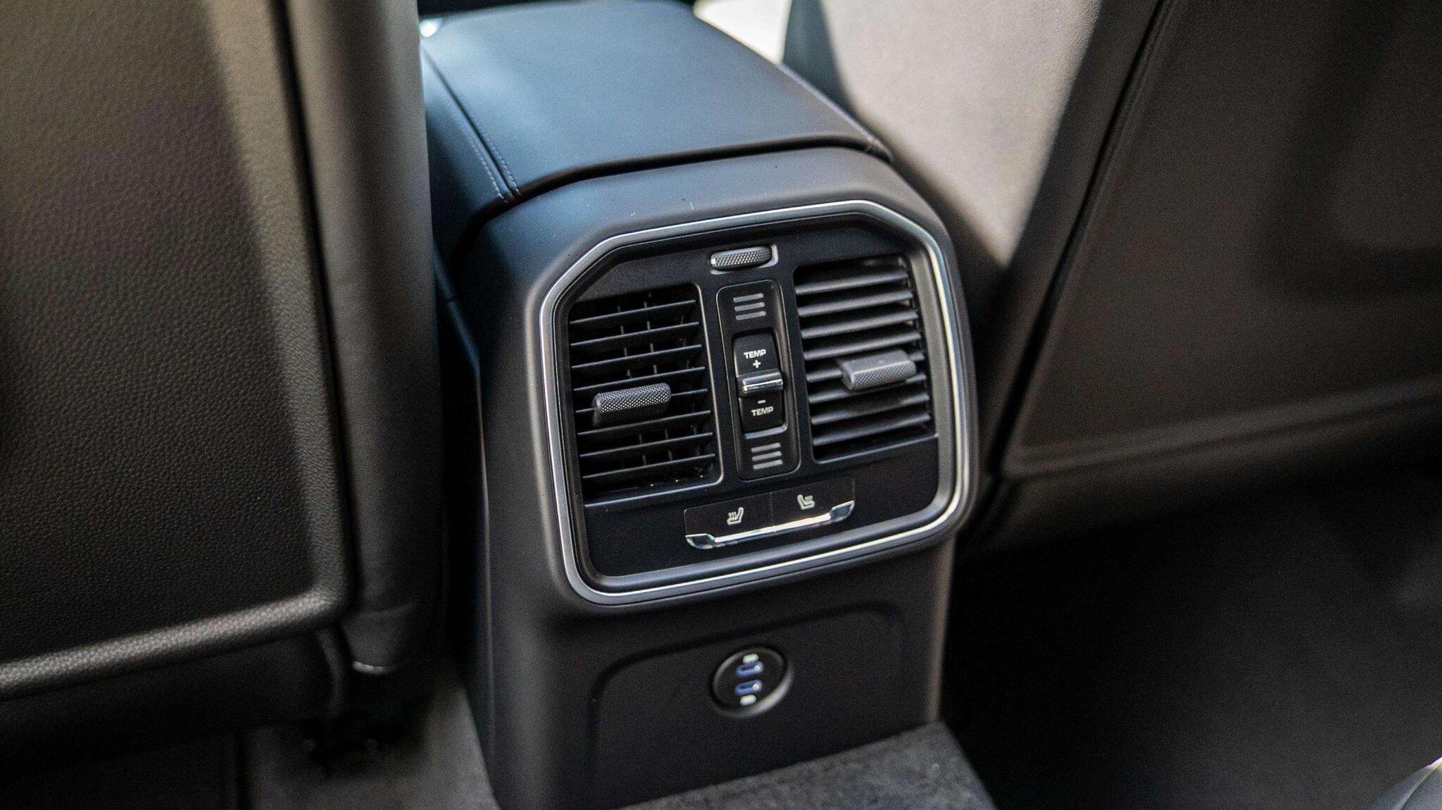 Porsche Macan view 37