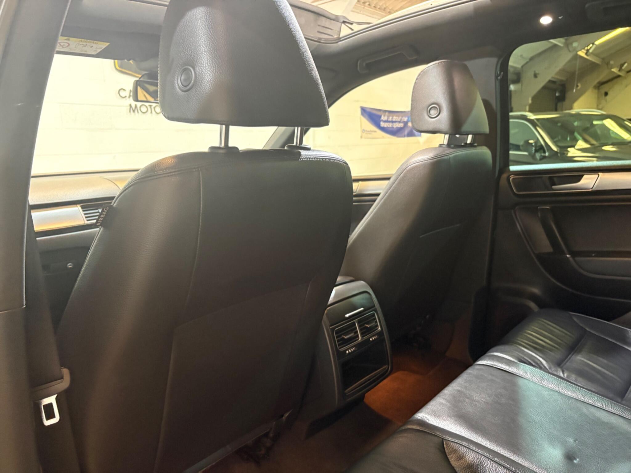 Volkswagen Touareg view 50