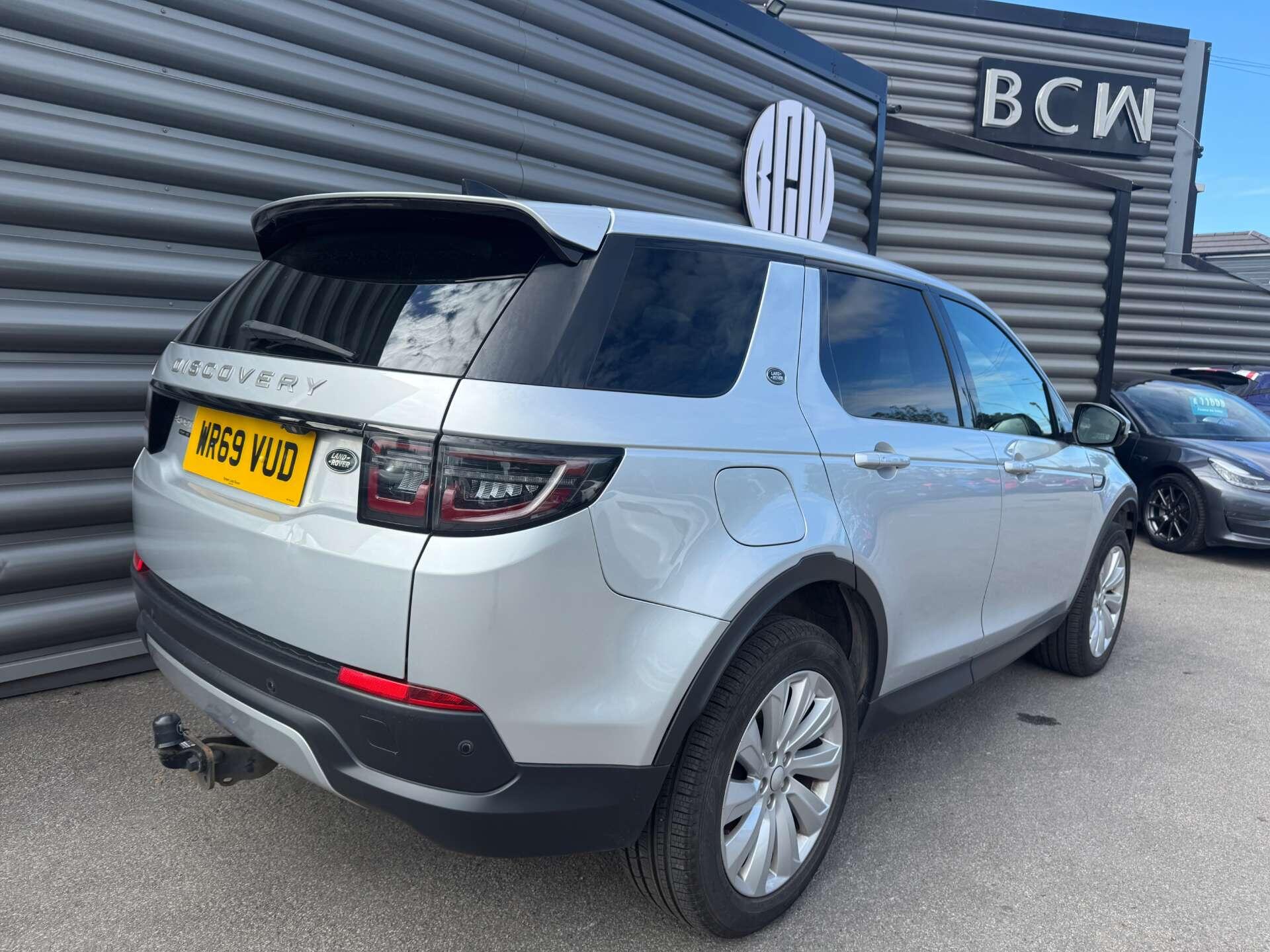 Land Rover Discovery Sport view 3