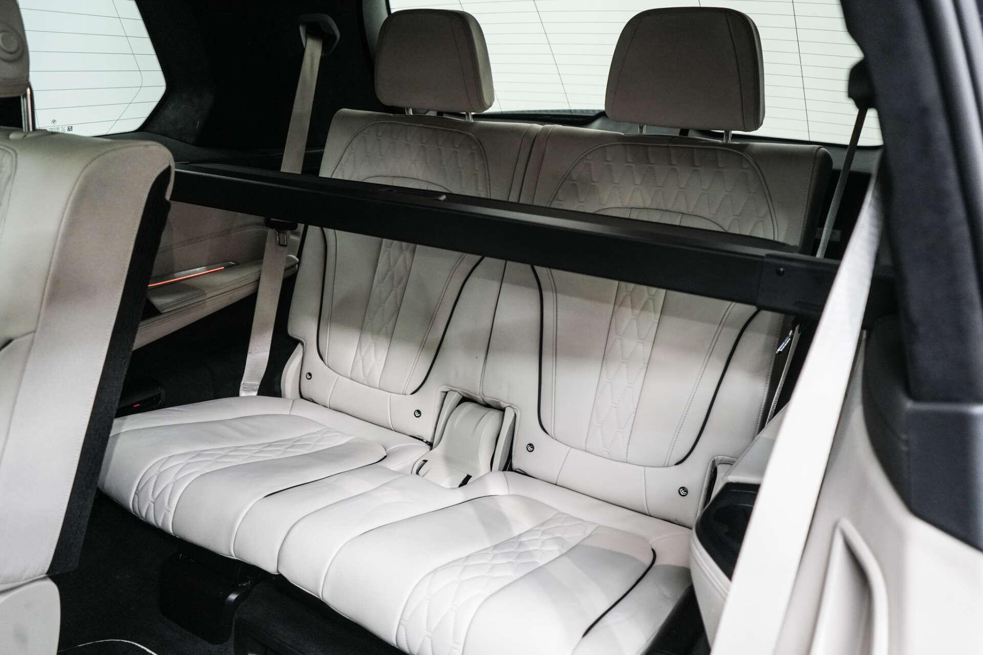 BMW X7 view 25