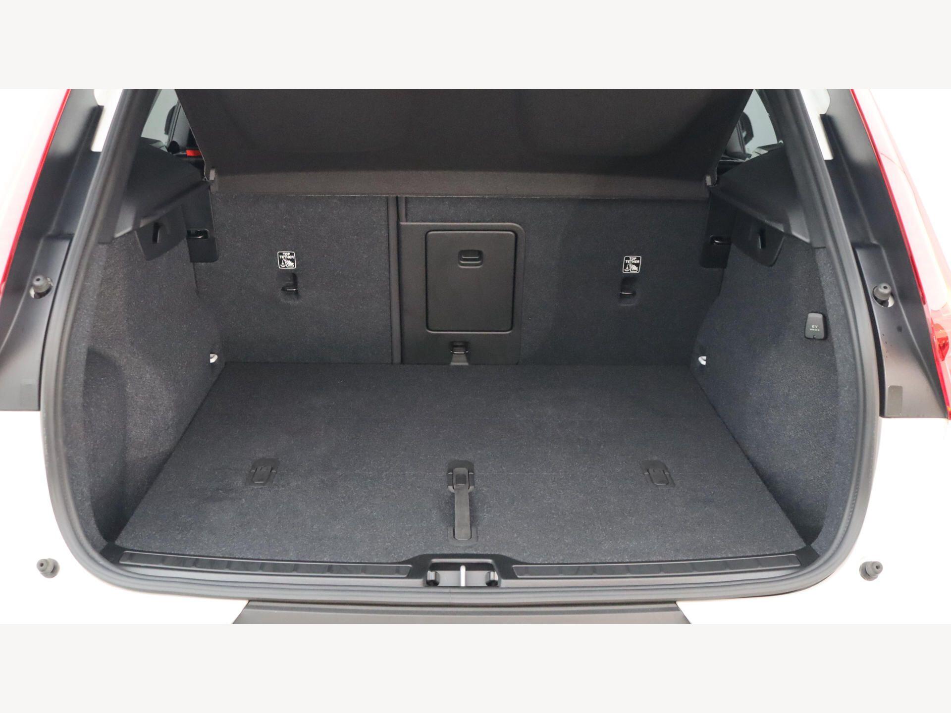 Volvo XC40 view 16