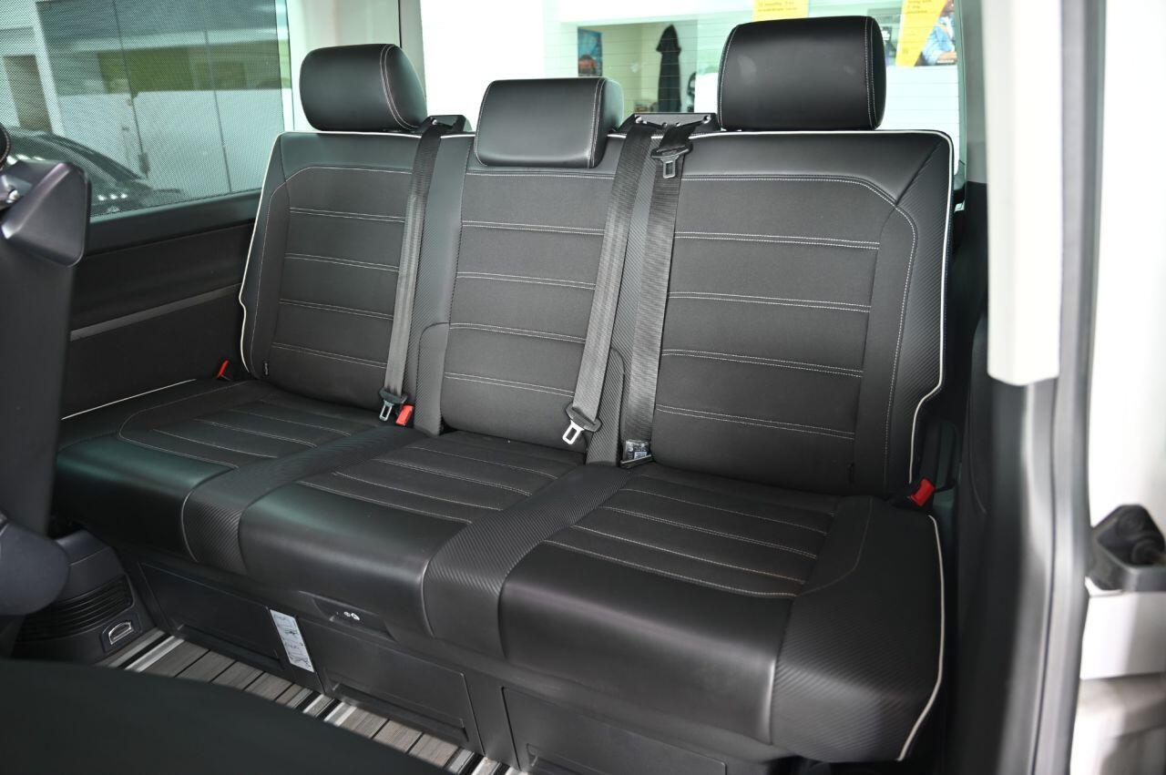 Volkswagen Caravelle view 16