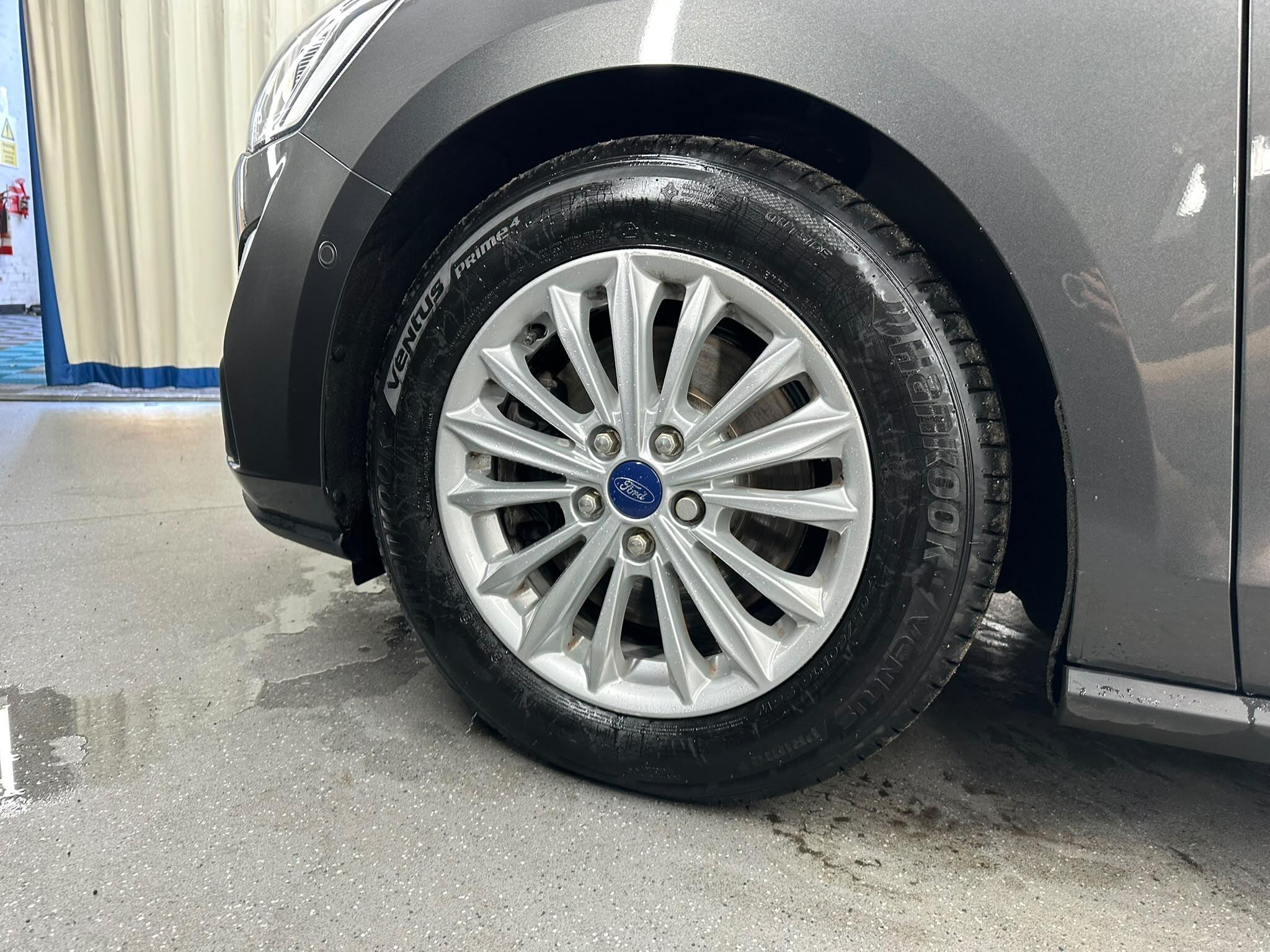 Ford Focus view 16