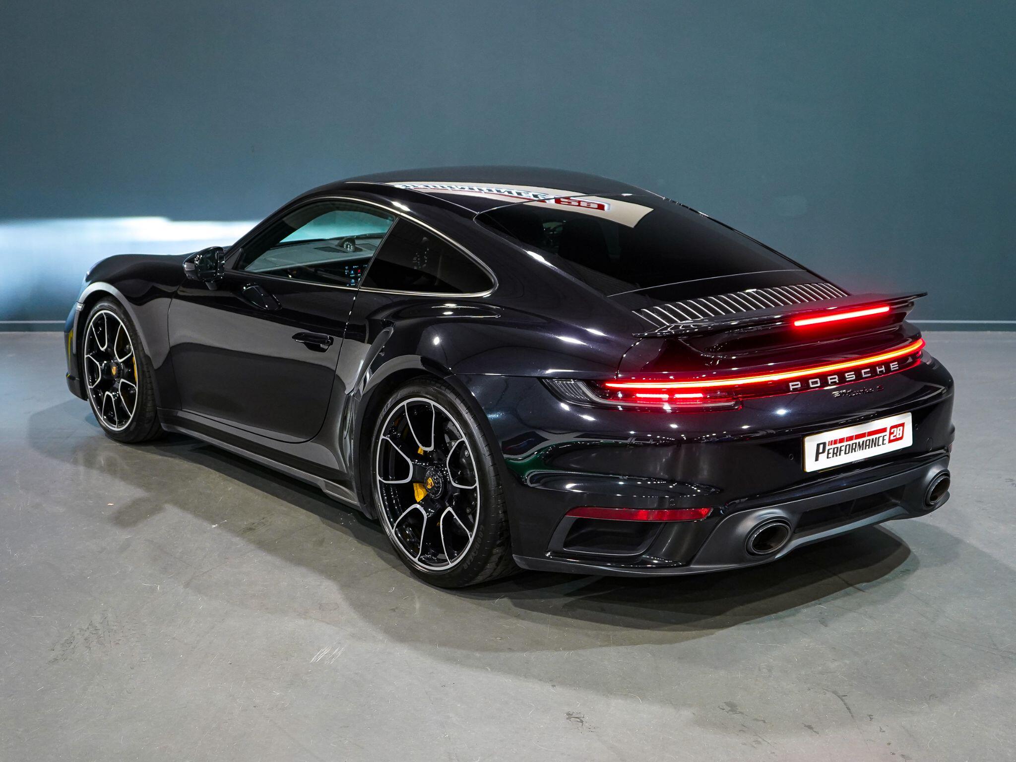 Porsche 911 view 4