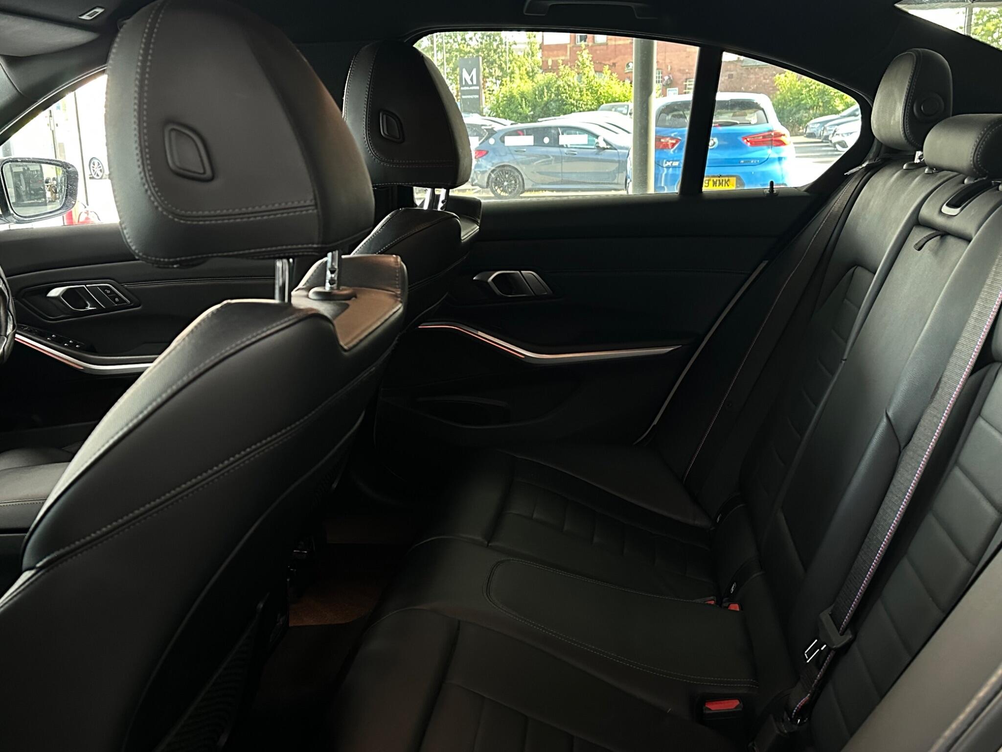BMW 3 Series view 35