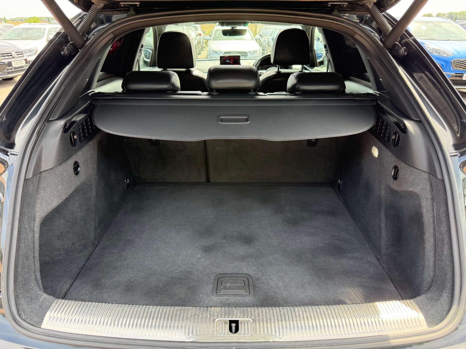 Audi Q3 view 27