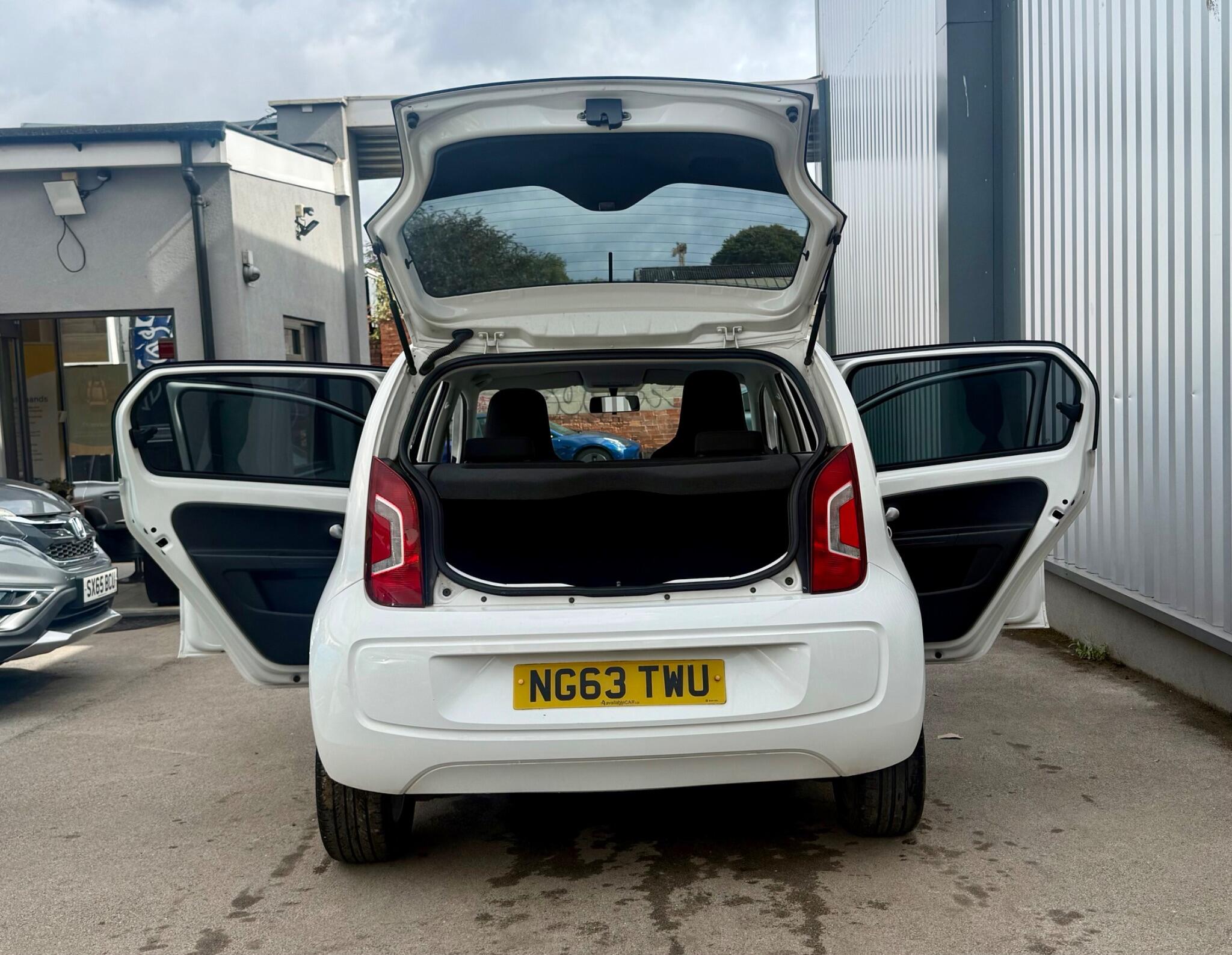 Volkswagen up! view 7