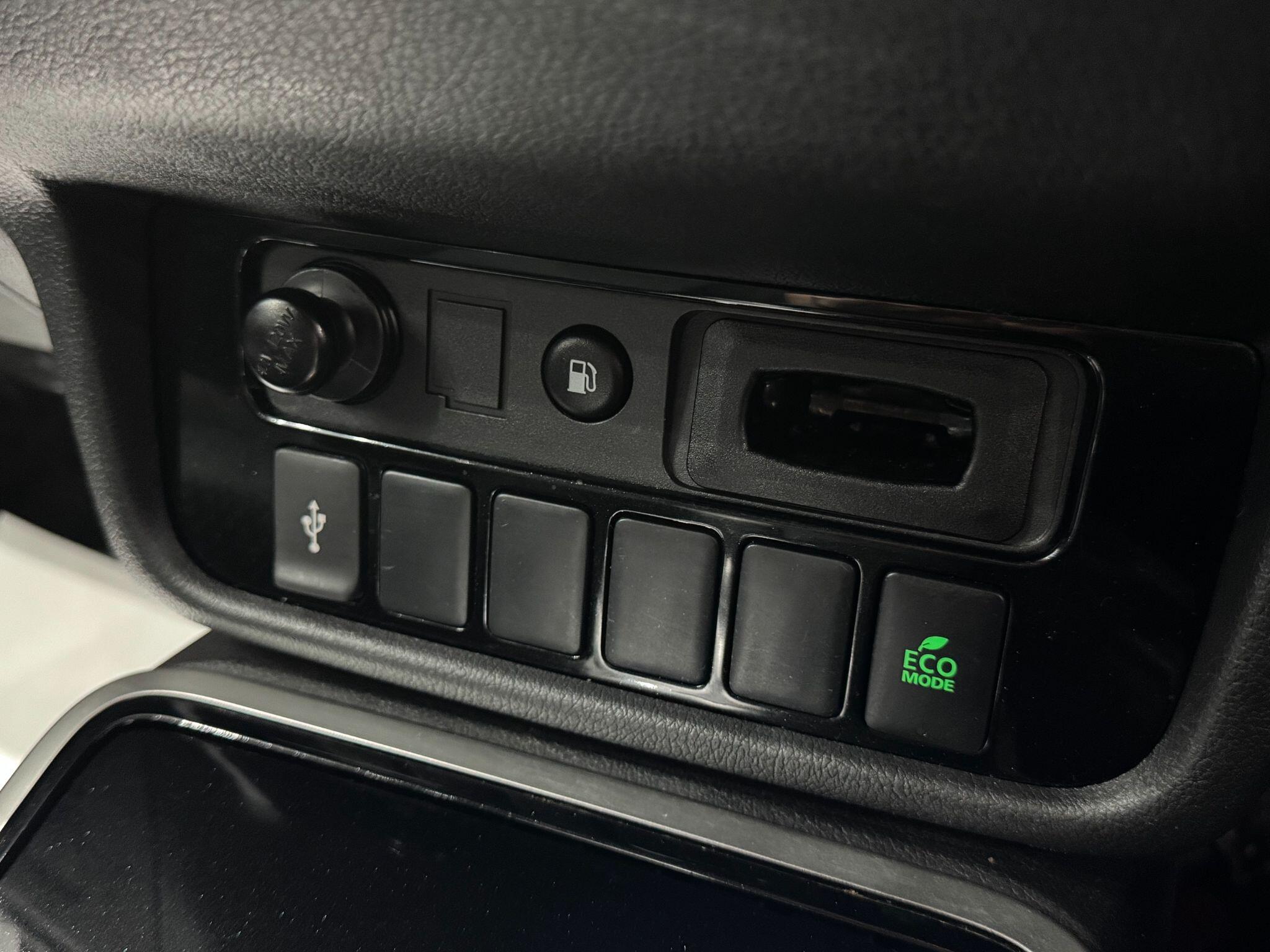 Mitsubishi Outlander view 42