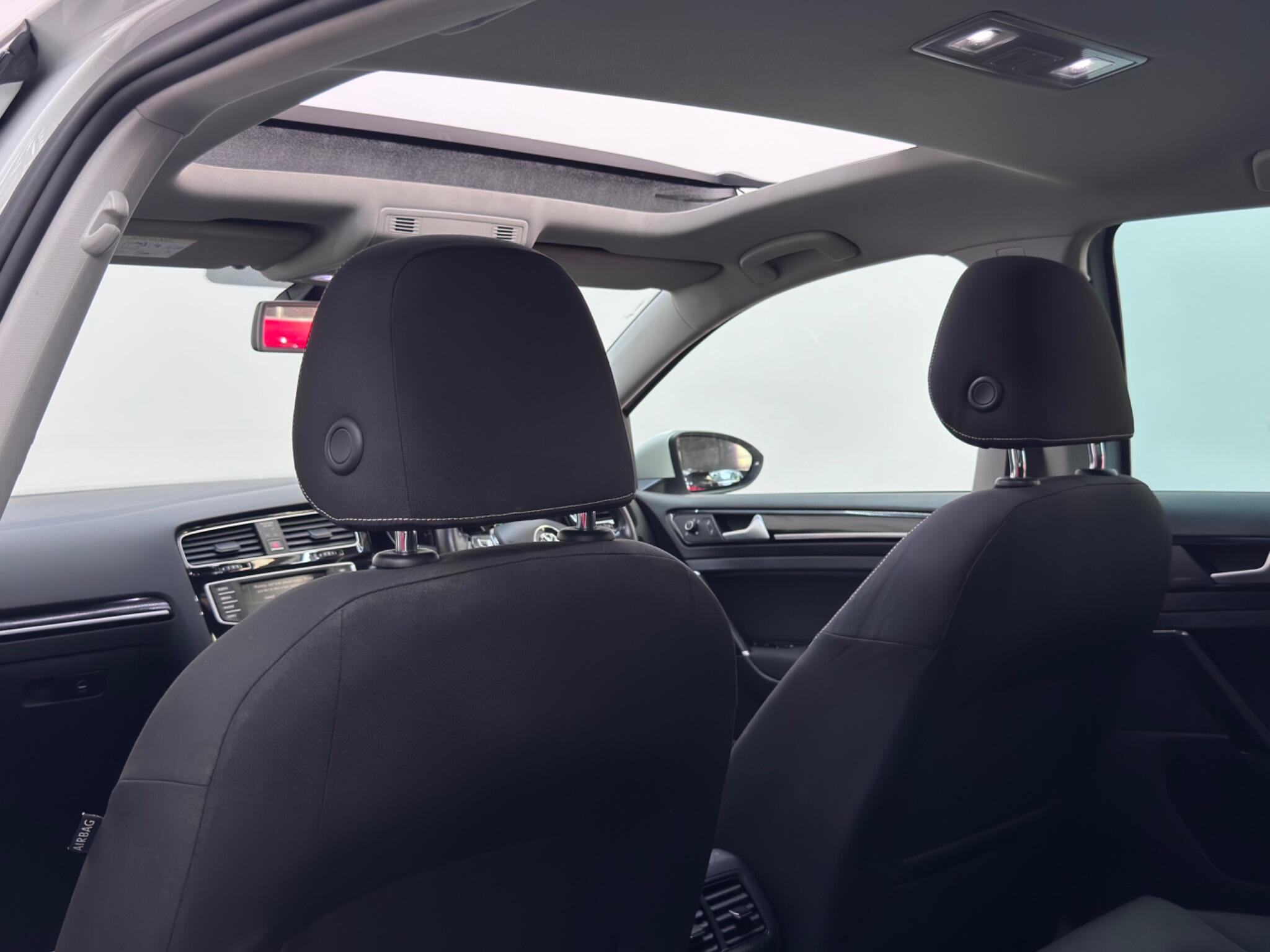 Volkswagen Golf view 21