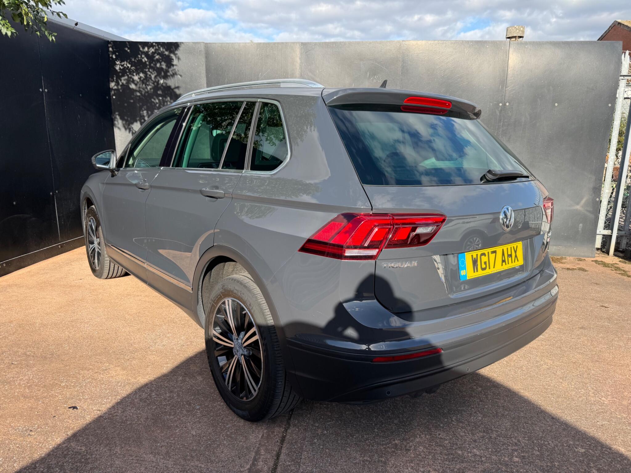 Volkswagen Tiguan view 15