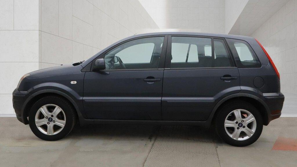 Ford Fusion view 11