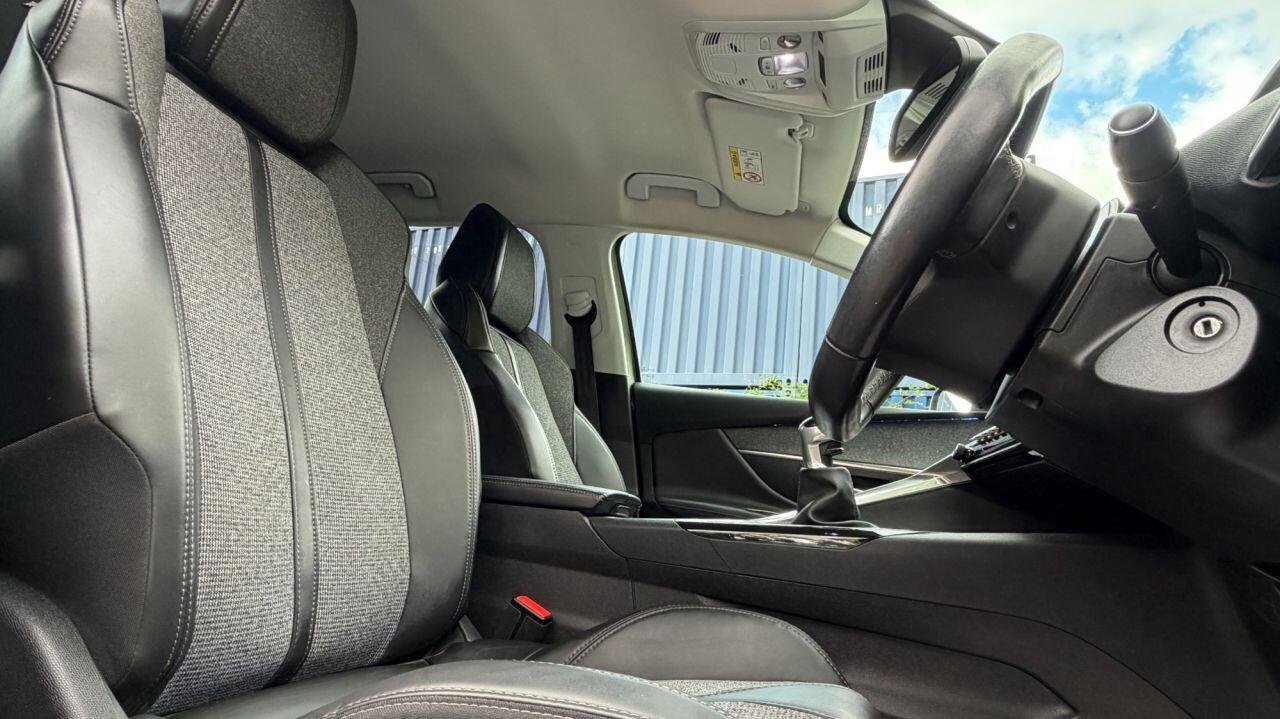 Peugeot 3008 view 11