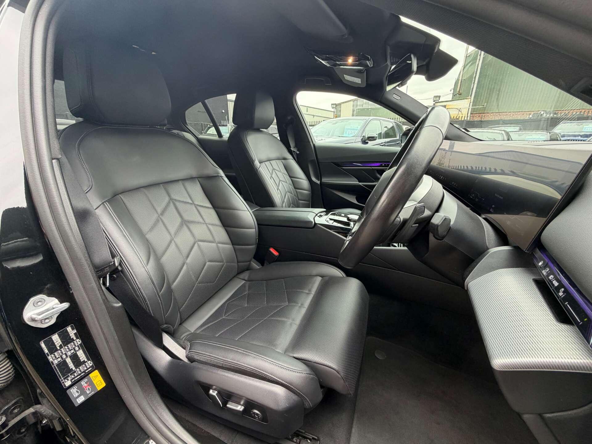 BMW 5 Series view 9