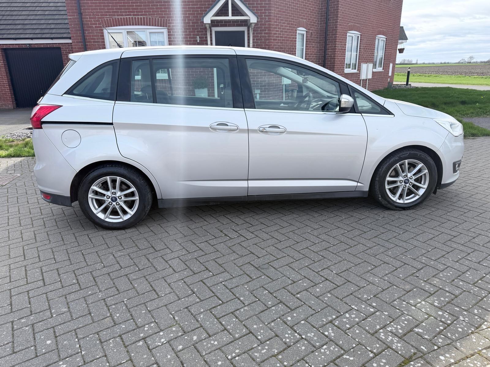 Ford Grand C-Max view 6